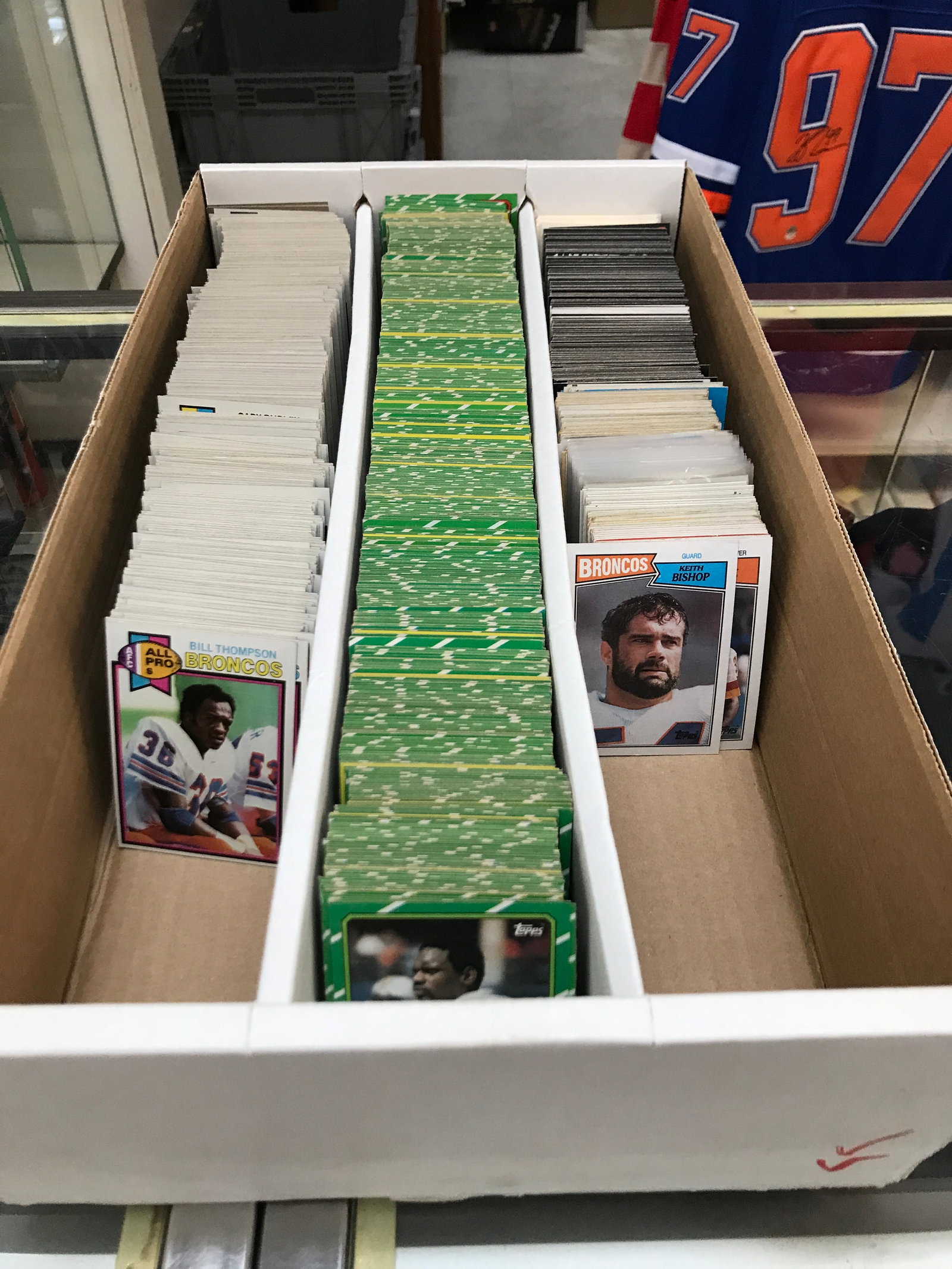 LARGE BOX OF 1980'S NFL TRADING CARDS: Prices are in Canadian dollars