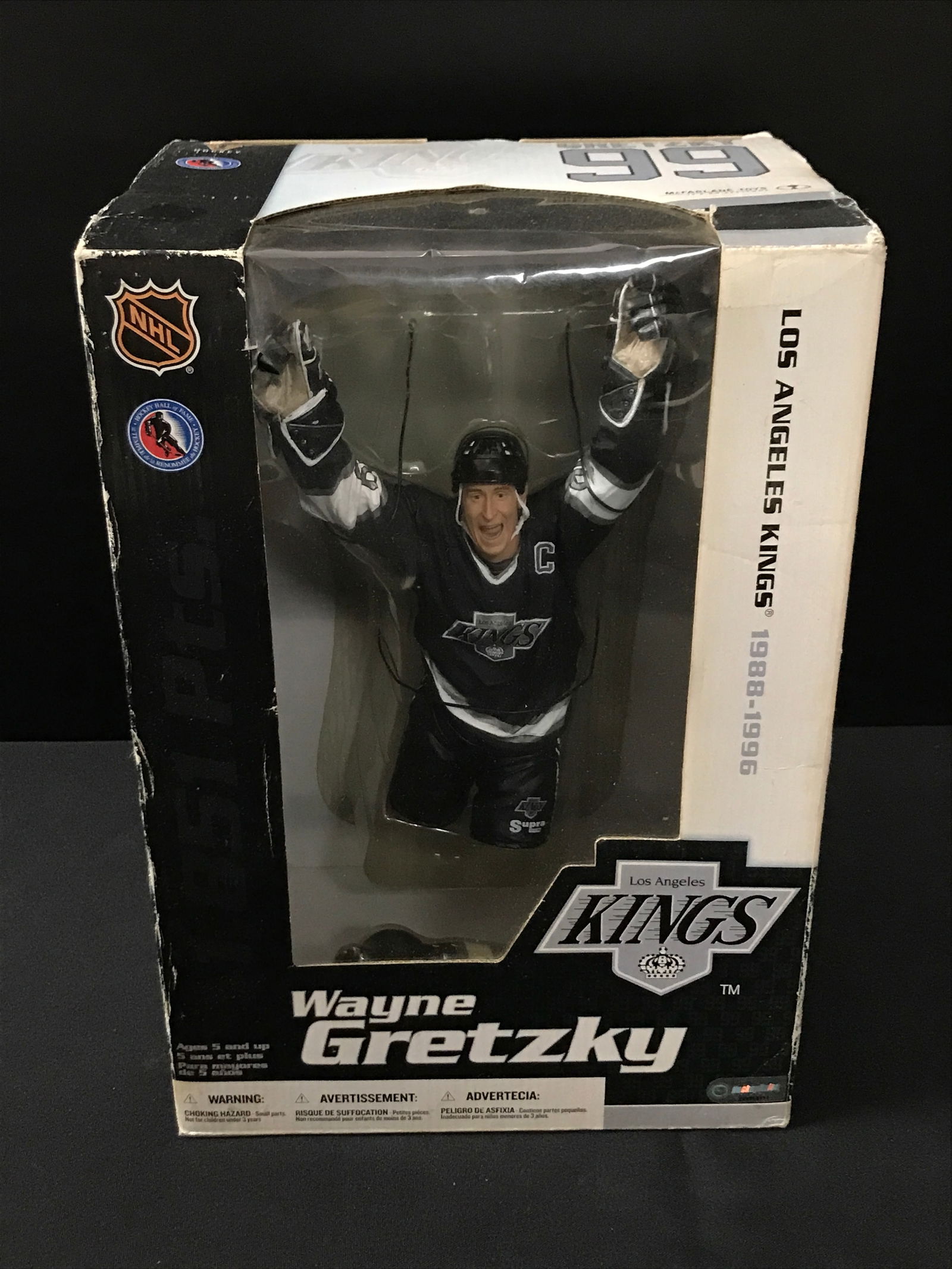 WAYNE GRETZKY LOS ANGELES KINGS MCFARLANE STATUE IN BOX (1 of 2)