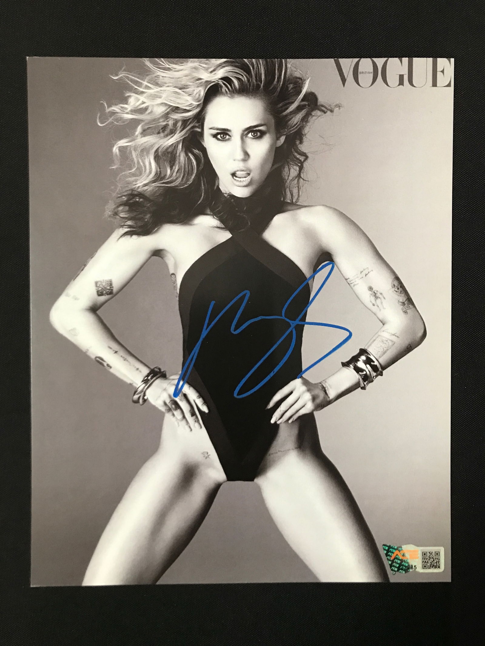 MILEY CYRUS SIGNED 8X10 - ACE COA (1 of 1)