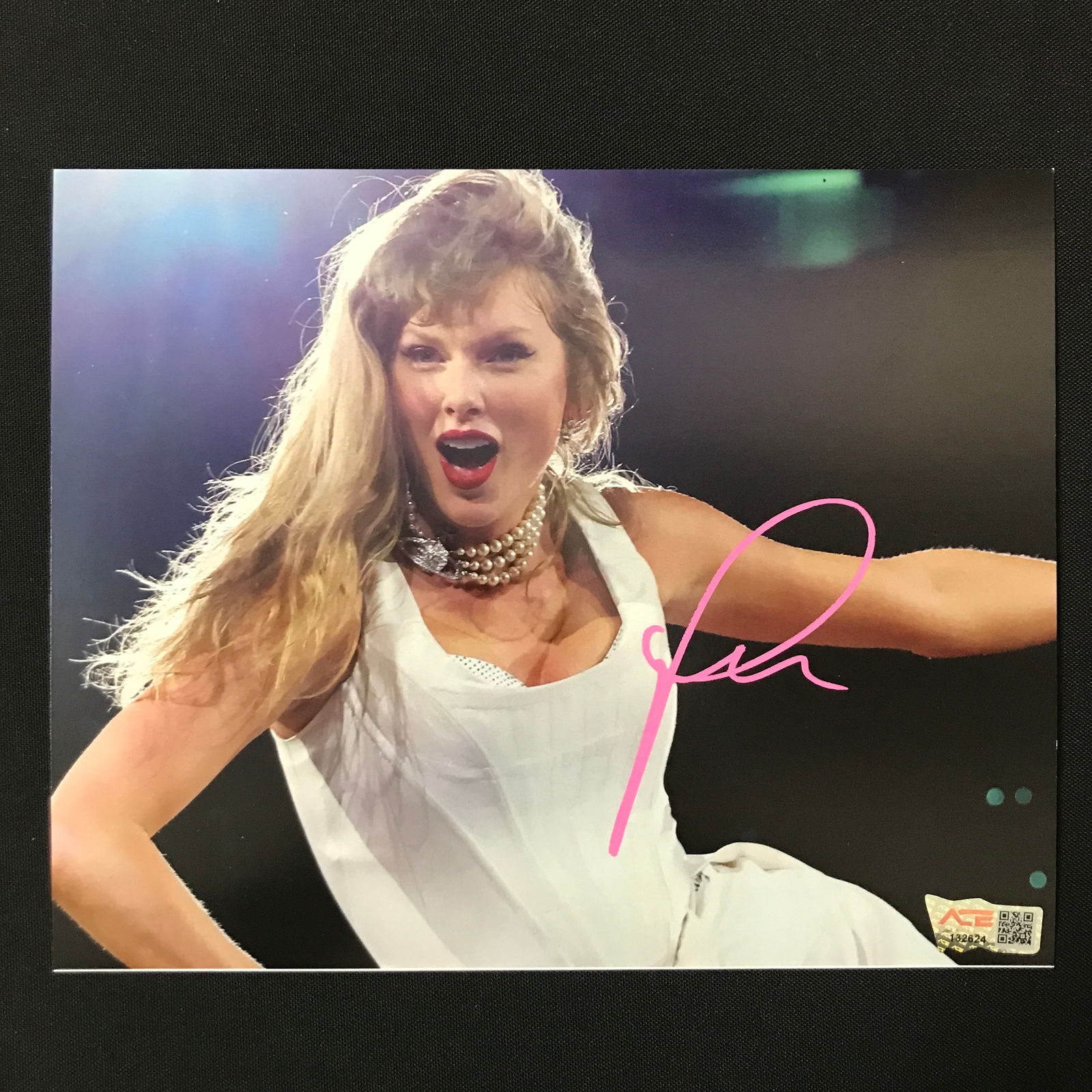 TAYLOR SWIFT SIGNED 8X10 - ACE COA (1 of 1)