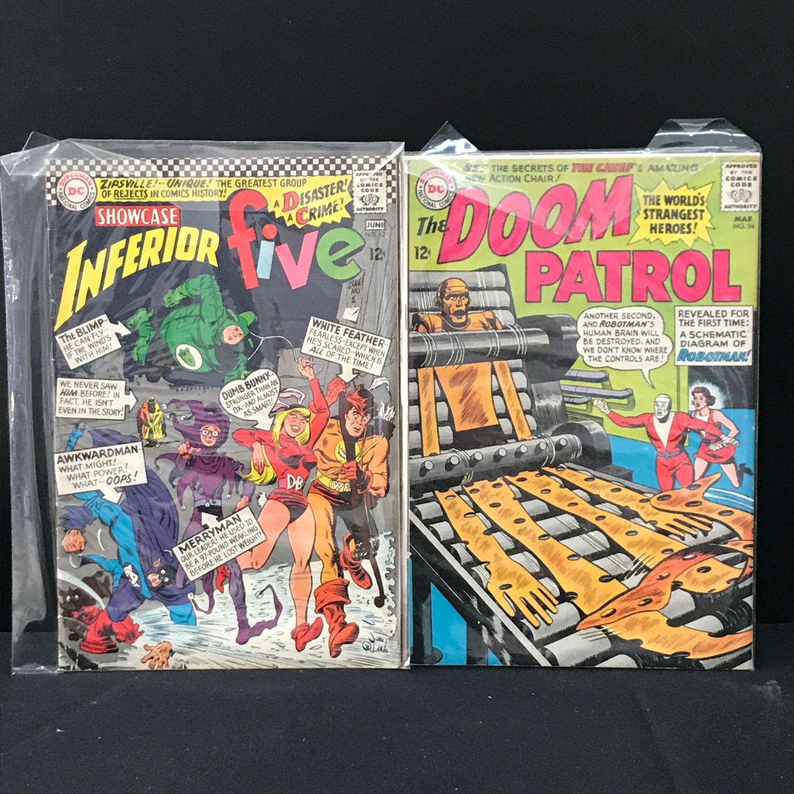 LOT OF 2 DC COMICS (1 of 1)