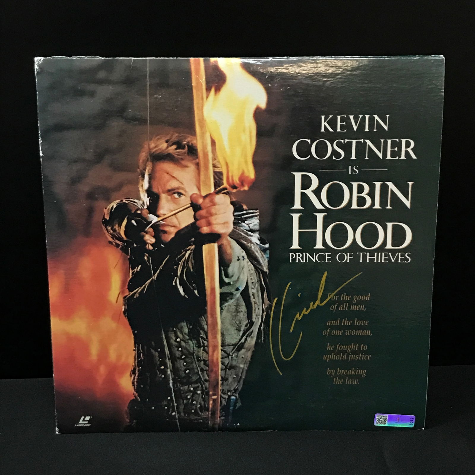 KEVIN COSTNER SIGNED ROBIN HOOD LASER DISC (CELEBRITY AUTHENTICS COA) (1 of 2)