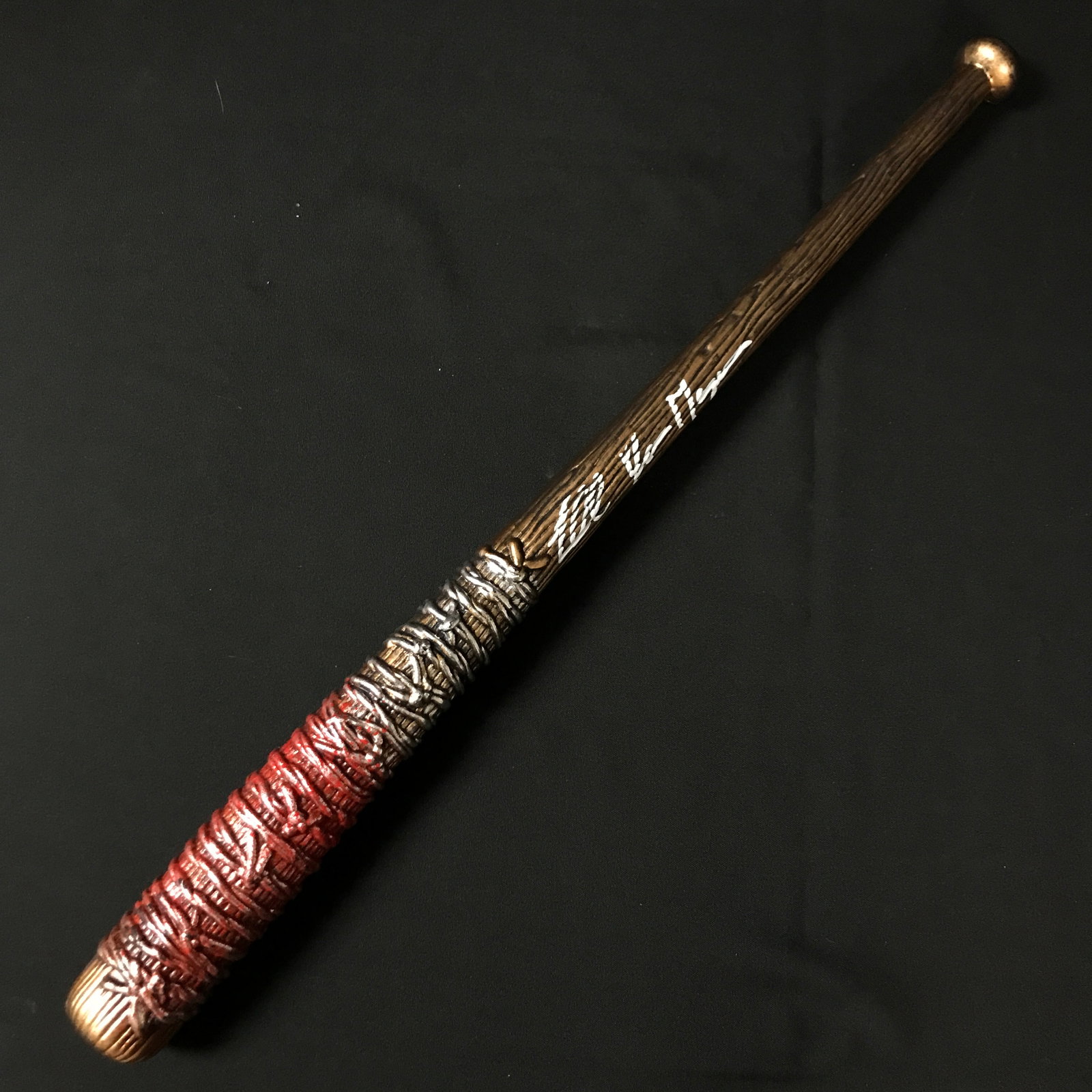 JEFFREY DEAN MORGAN SIGNED LUCILLE BAT THE WALKING DEAD - KB COA: Prices are in Canadian dollars