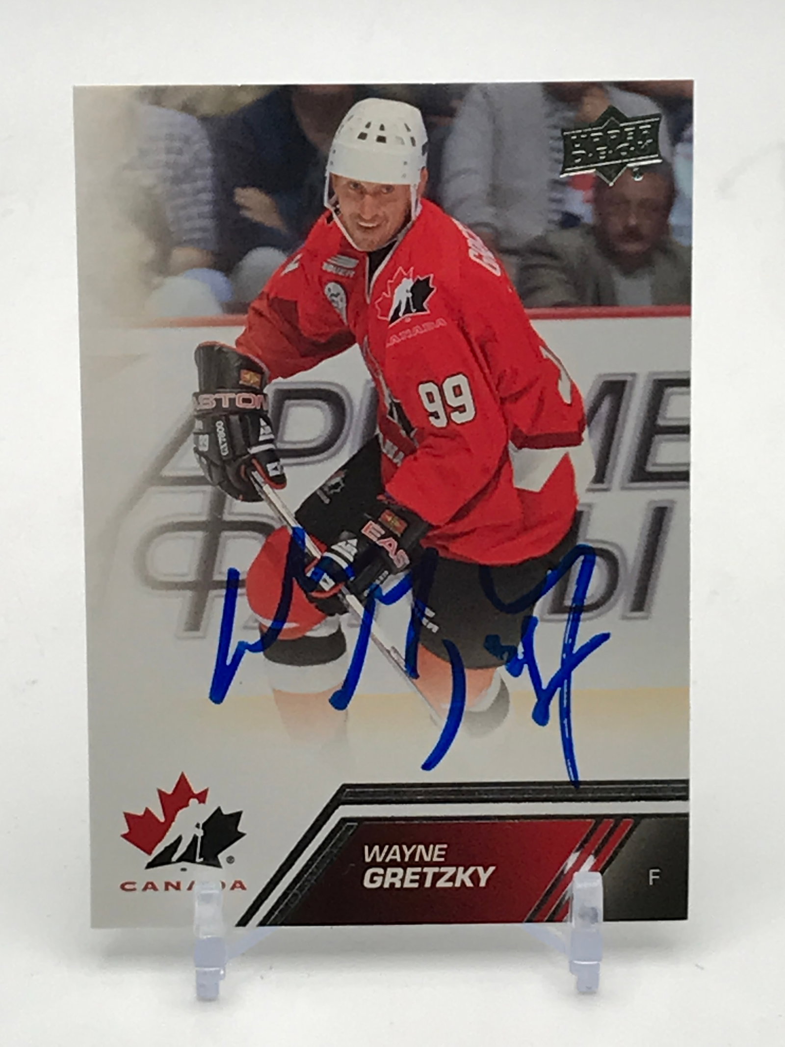 WAYNE GRETZKY SIGNED TRADING CARD: Prices are in Canadian dollars