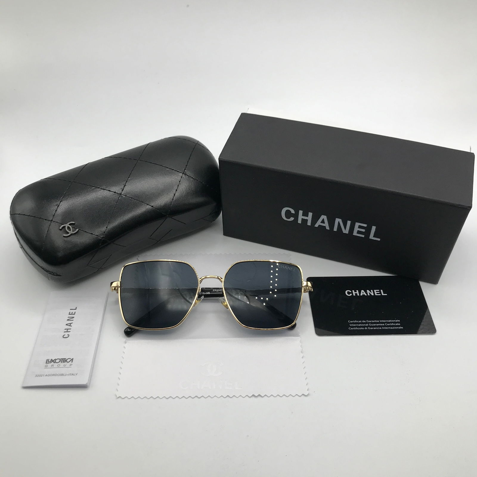 BNIB SUNGLASSES WITH ACCESSORIES (1 of 3)
