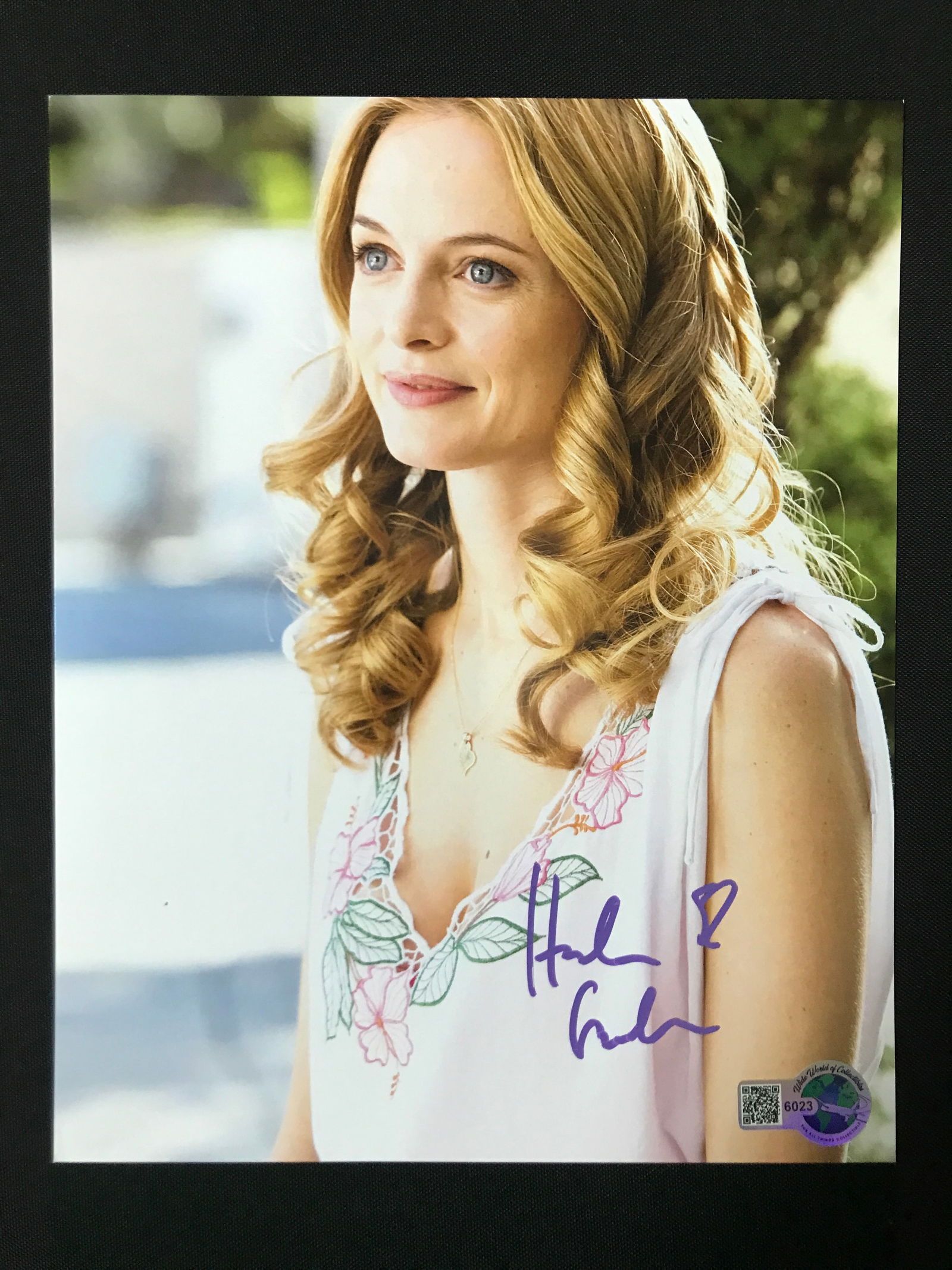 HEATHER GRAHAM SIGNED 8X10 - WWOC COA: Prices are in Canadian dollars