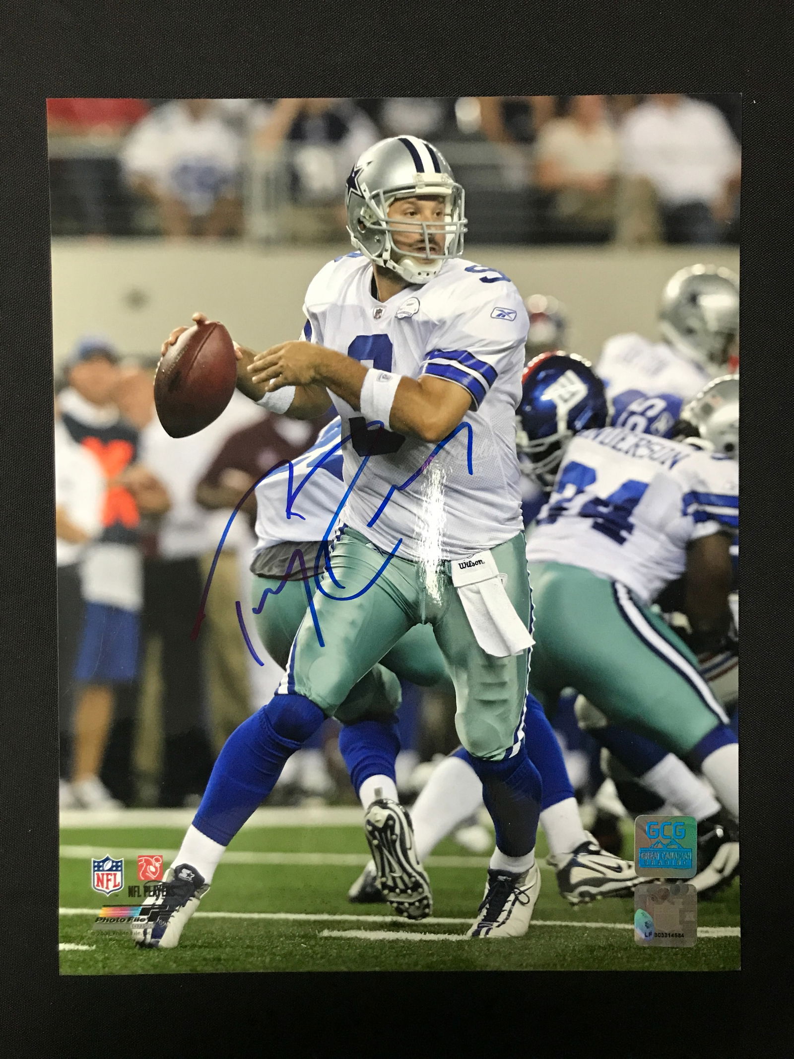 TONY ROMO SIGNED 11 X 14 PICTURE - NFL AND GCG COA: Prices are in Canadian dollars