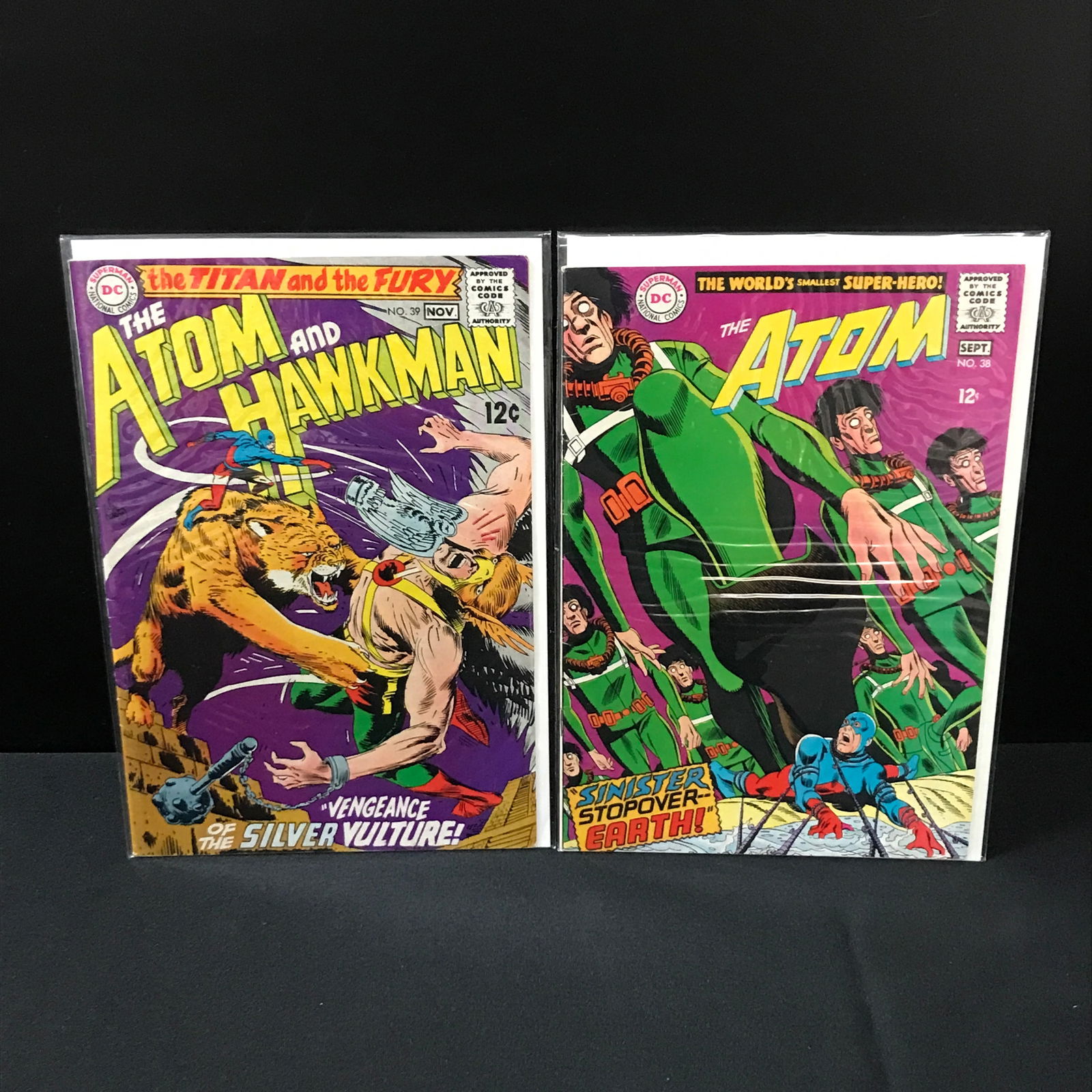 LOT OF 2 ATOM COMICS - DC COMICS (1 of 1)