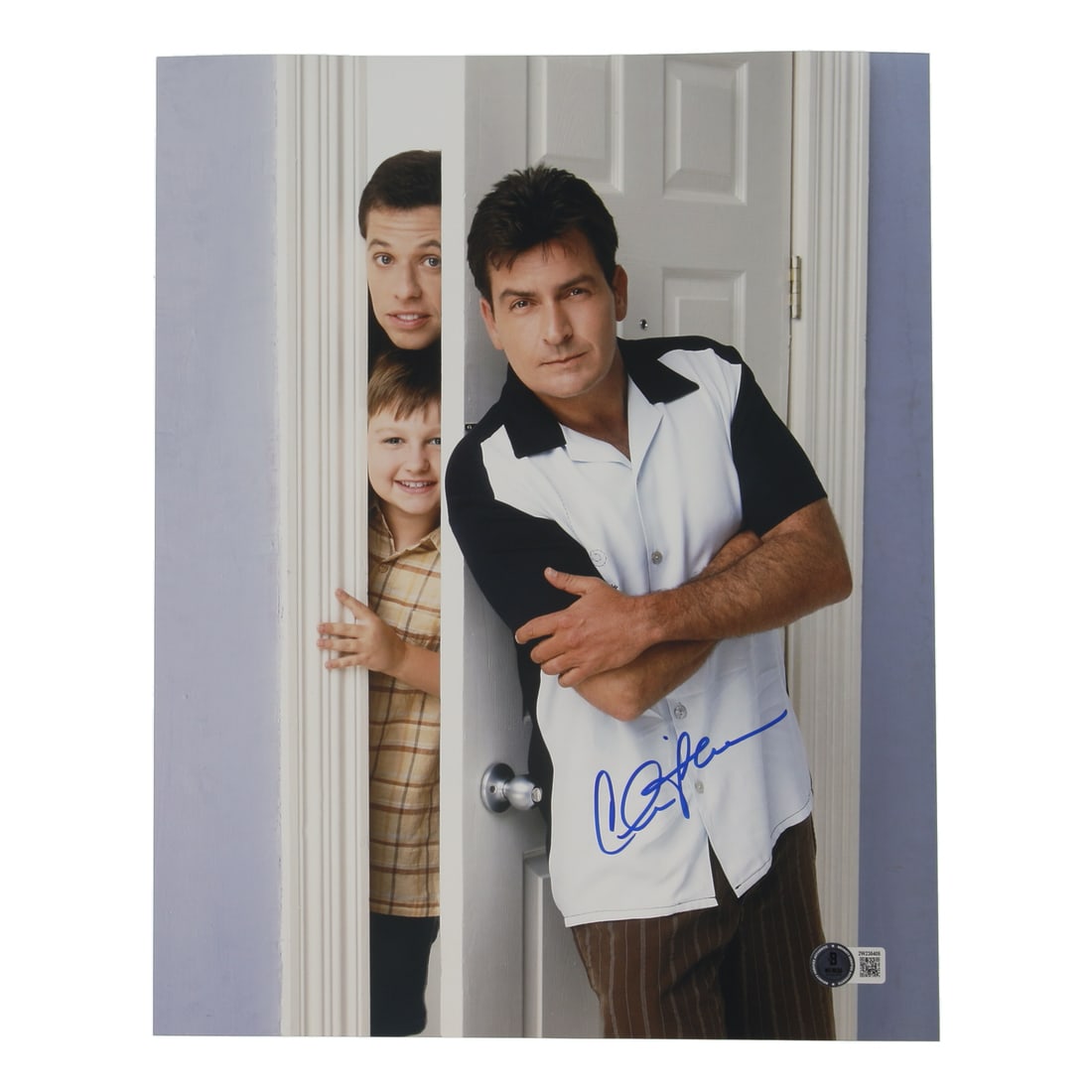 CHARLIE SHEEN SIGNED TWO AND A HALF MEN 8 X 10 PICTURE - BECKETT COA: Prices are in Canadian dollars