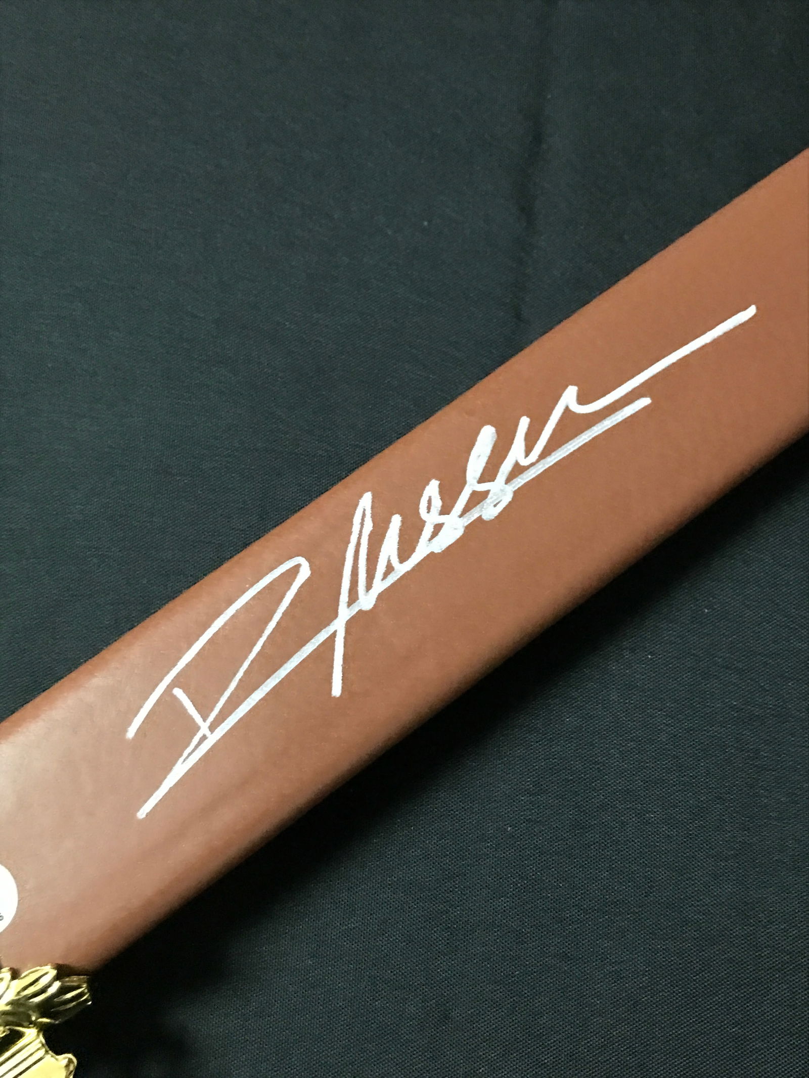 RUSSELL CROWE SIGNED GLADIATOR SWORD KB AUTHENTICS COA (1 of 3)