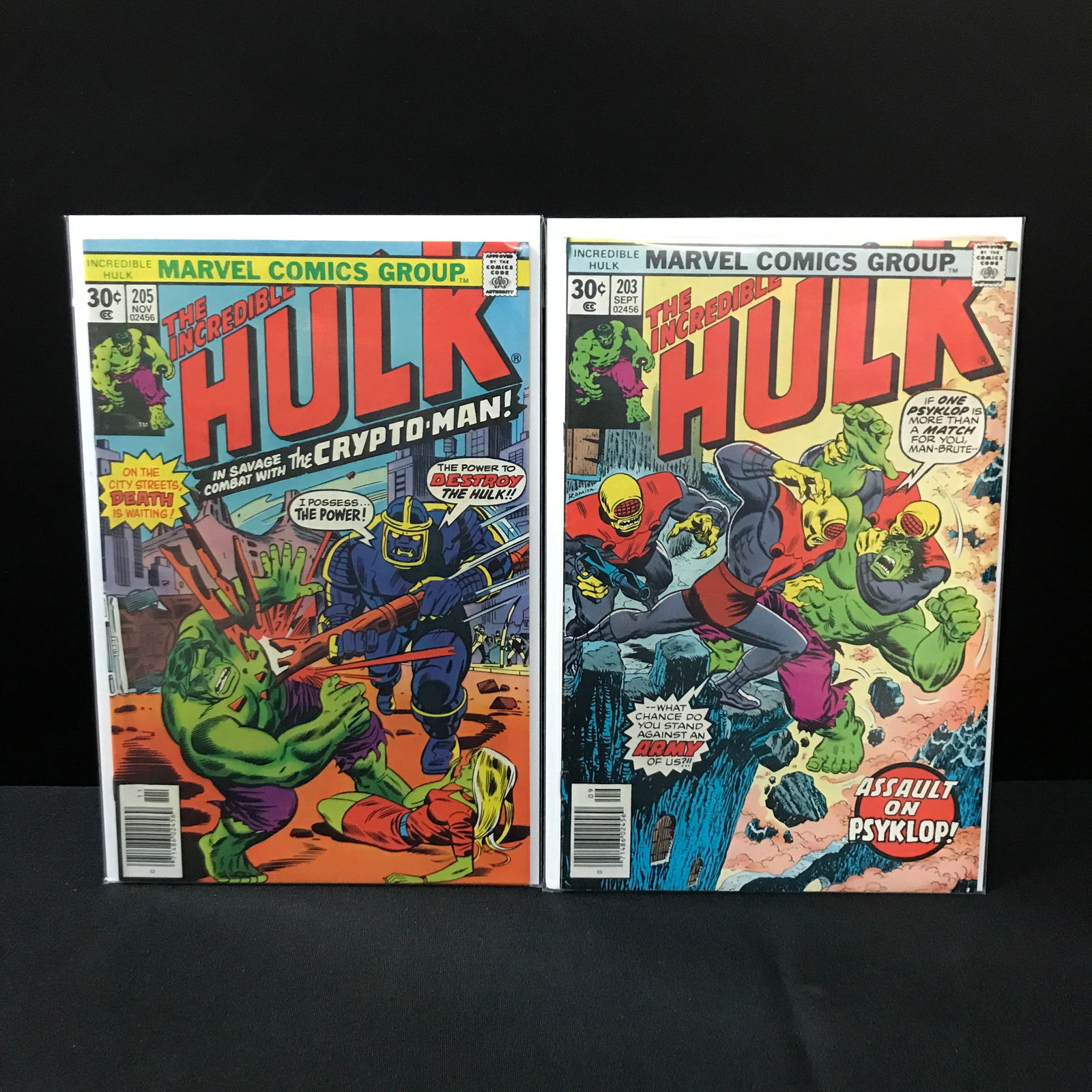 LOT OF 2 INCREDIBLE HULK COMICS - MARVEL COMICS (1 of 1)