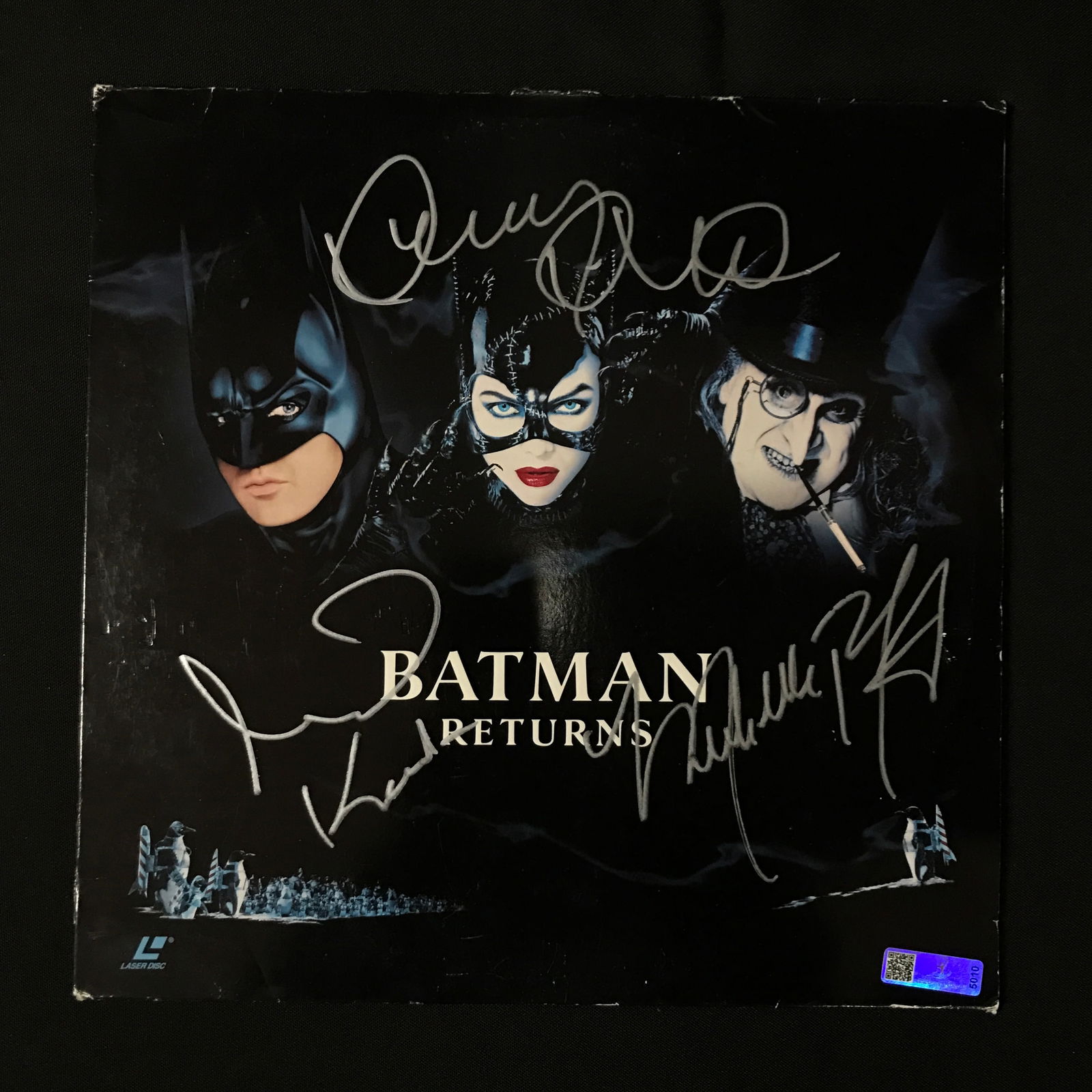 DANNY DEVITO, MICHAEL KEATON AND MICHELLE PFEIFER SIGNED BATMAN RETURNS LASER DISC (CE COA) (1 of 1)