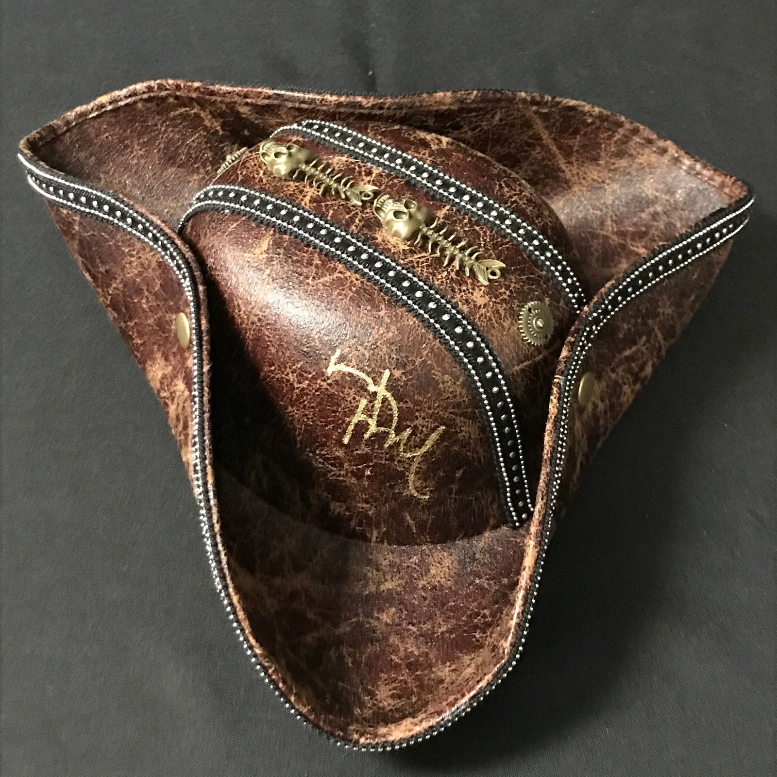 ORLANDO BLOOM AND JOHNNY DEPP SIGNED PIRATES OF THE CARIBBEAN HAT KB COA (1 of 3)