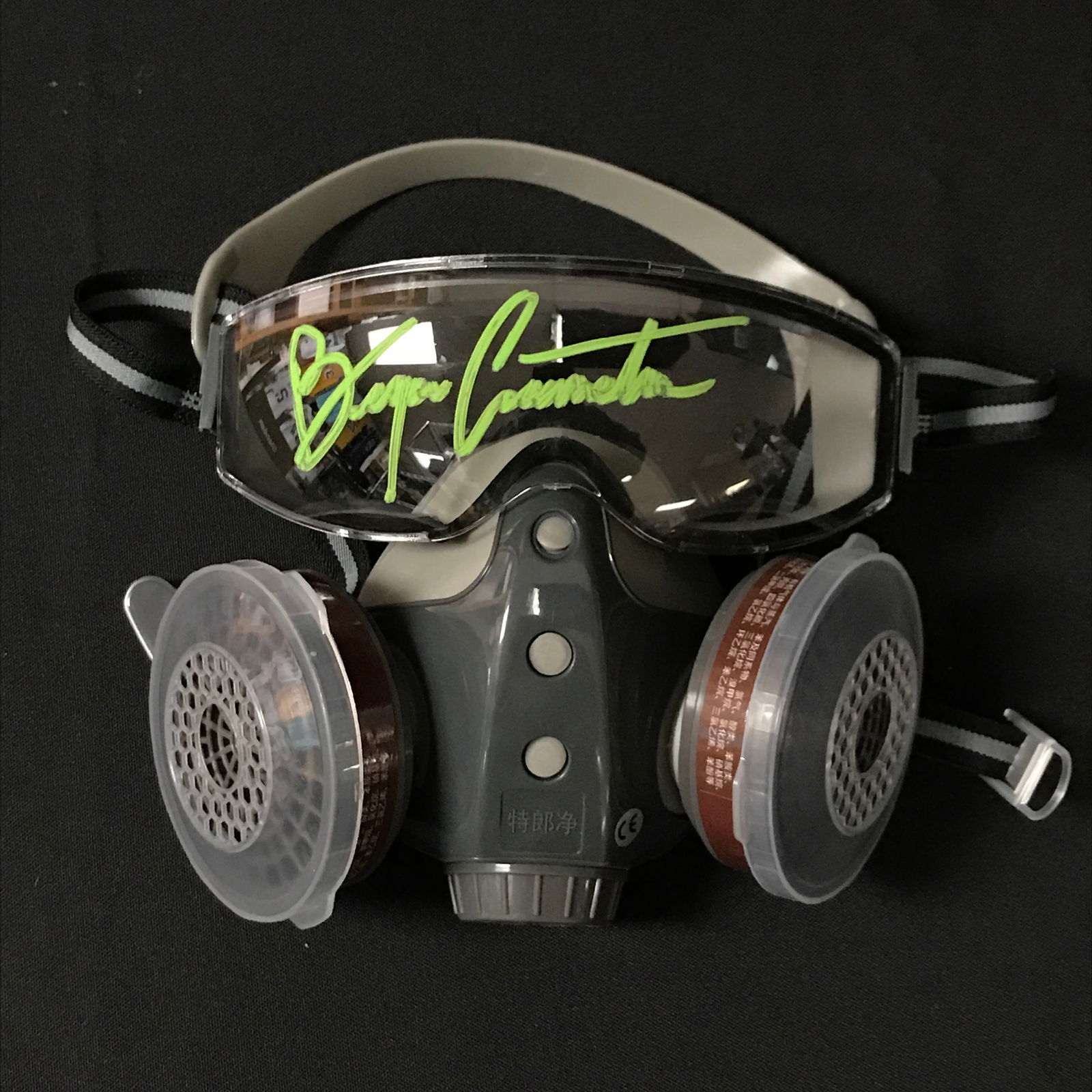 BRYAN CRANSTON SIGNED BREAKING BAD GAS MASK - KB COA (1 of 1)