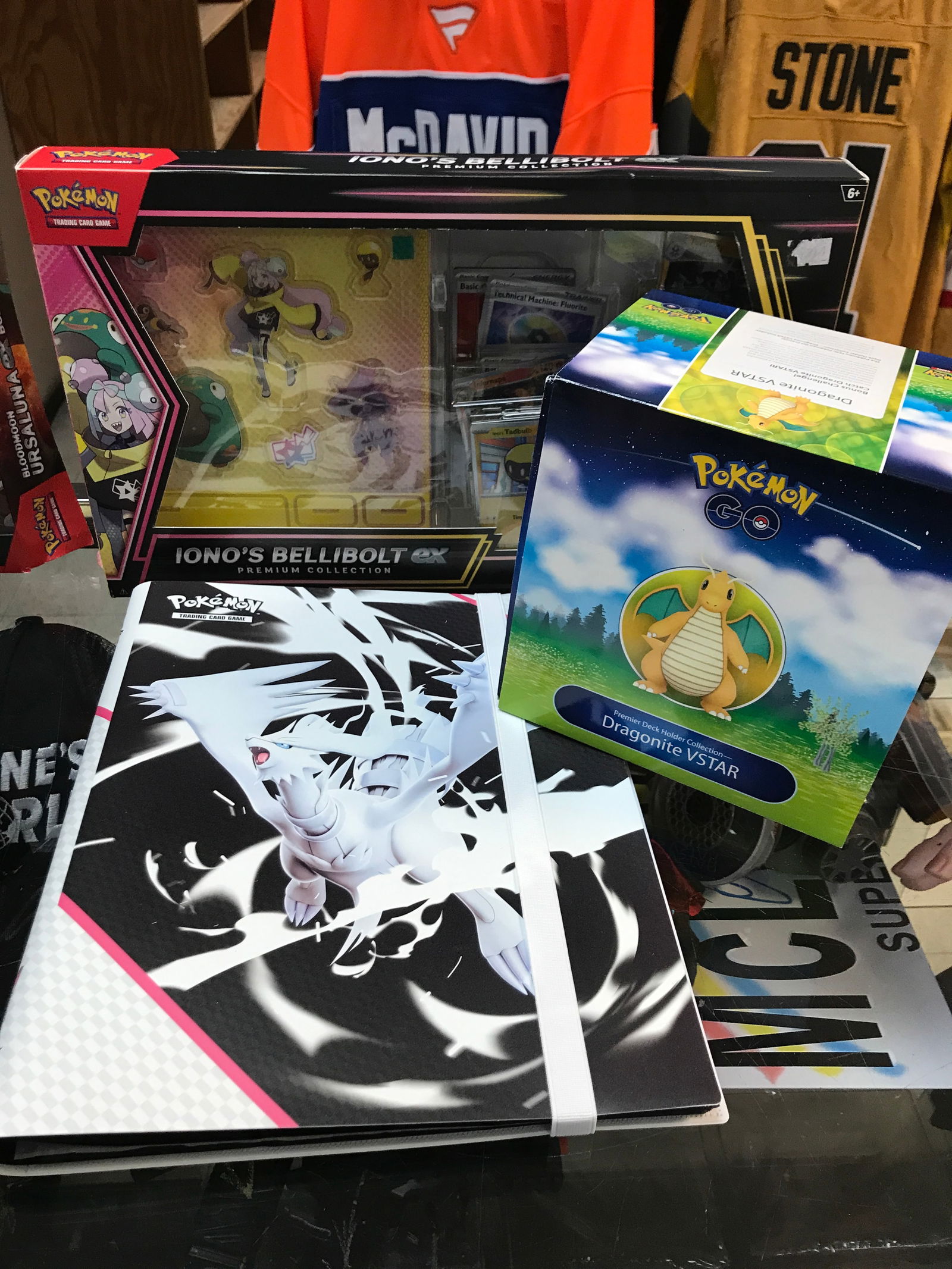 LARGE LOT OF POKEMON CARDS AND BINDER (1 of 1)