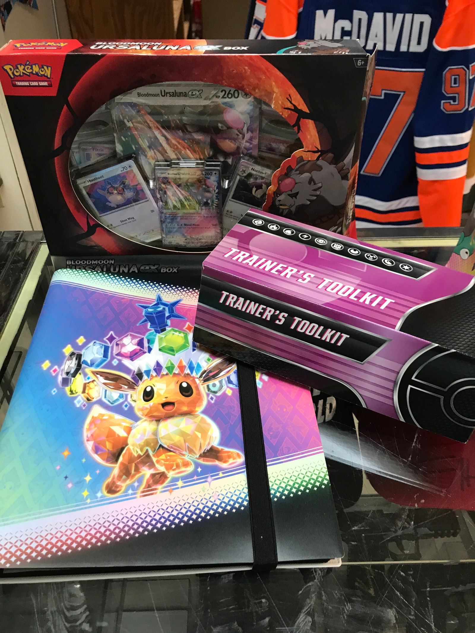 LARGE LOT OF POKEMON CARDS AND BINDER (1 of 1)