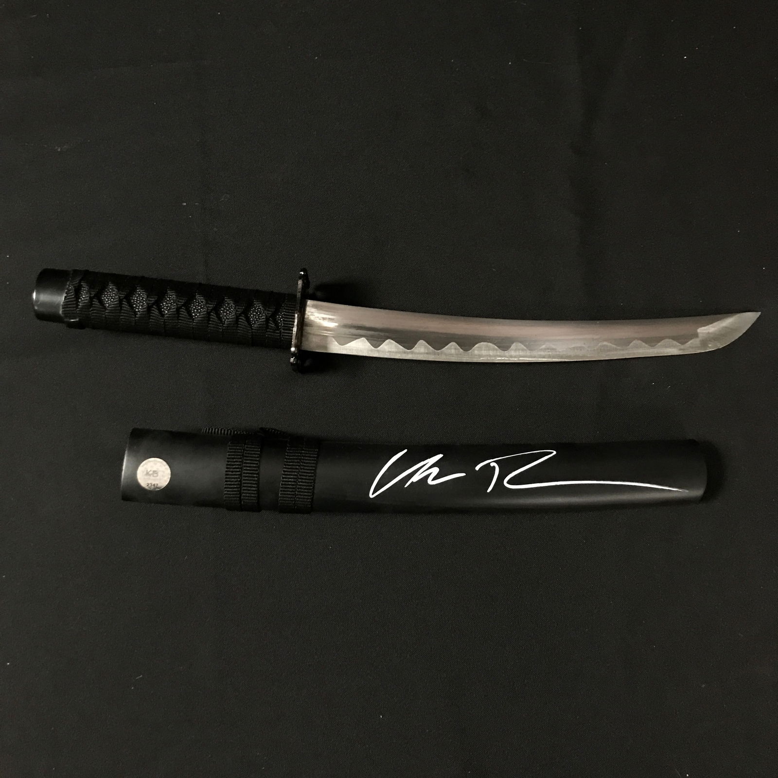 UMA THERMAN SIGNED KILL BILL MINIATURE SAMURAI SWORD PROP (KB COA) (1 of 1)