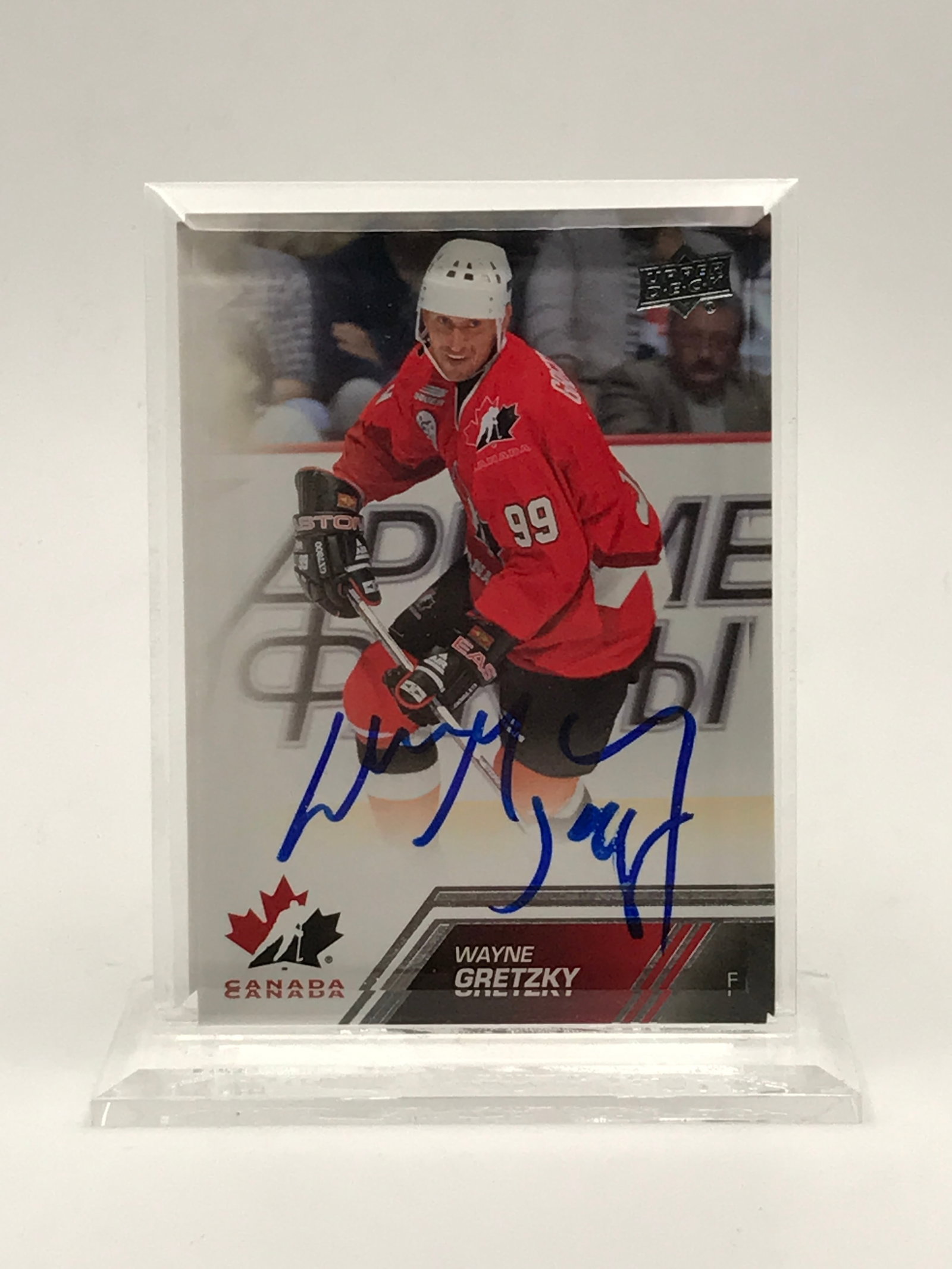 WAYNE GRETZKY SIGNED TRADING CARD: Prices are in Canadian dollars
