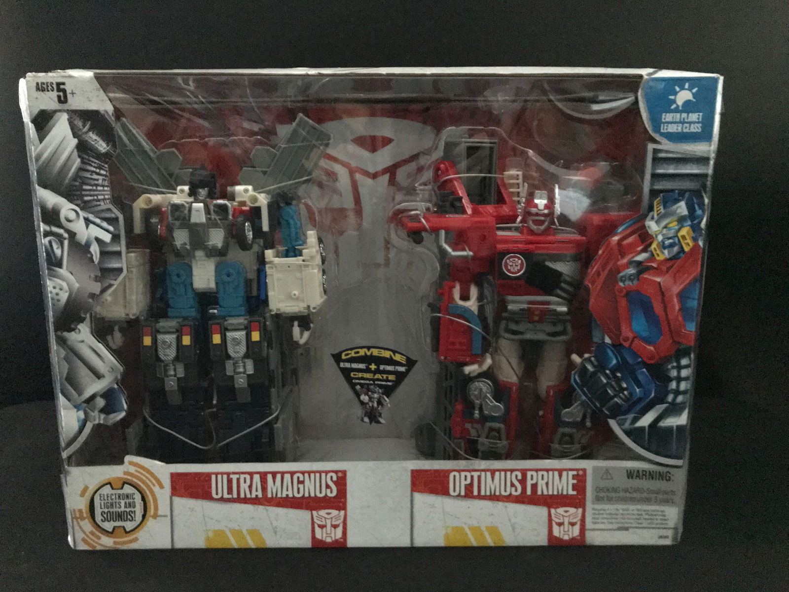 TRANSFORMERS ULTRA MAGNUS AND OPTIMUS PRIME ACTION FIGURES IN ORIGINAL BOX (1 of 2)