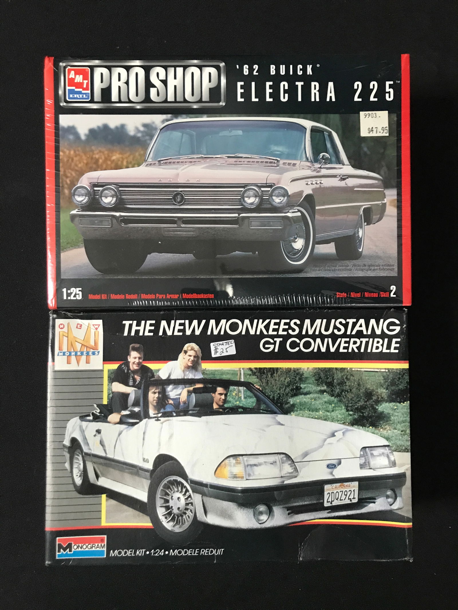 LOT OF 2 MODEL CAR KITS IN ORIGINAL PACKAGING (1 of 1)