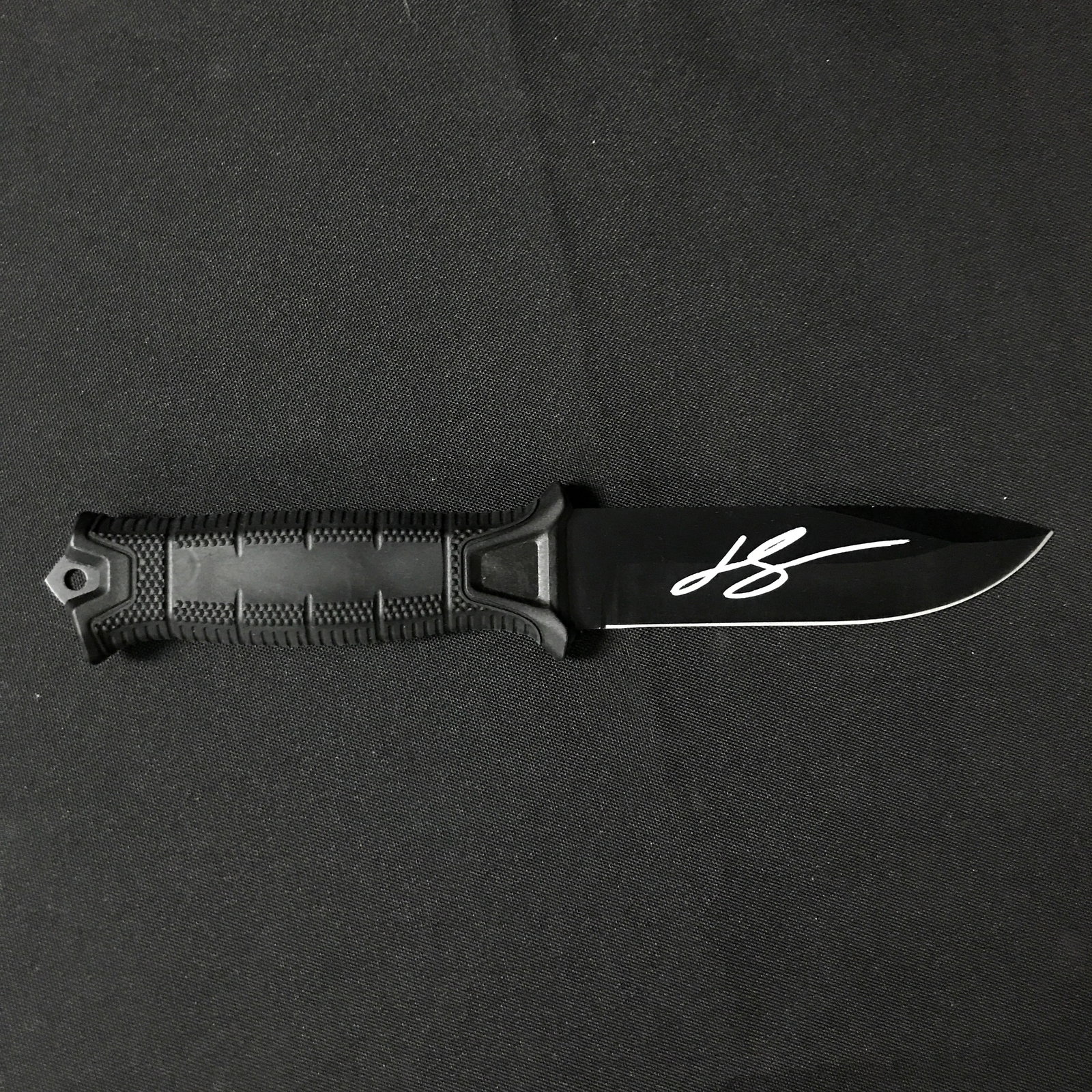 JASON STATHAM SIGNED EXPENDABLES KNIF (CELEBRITY AITHENTICS COA): Prices are in Canadian dollars