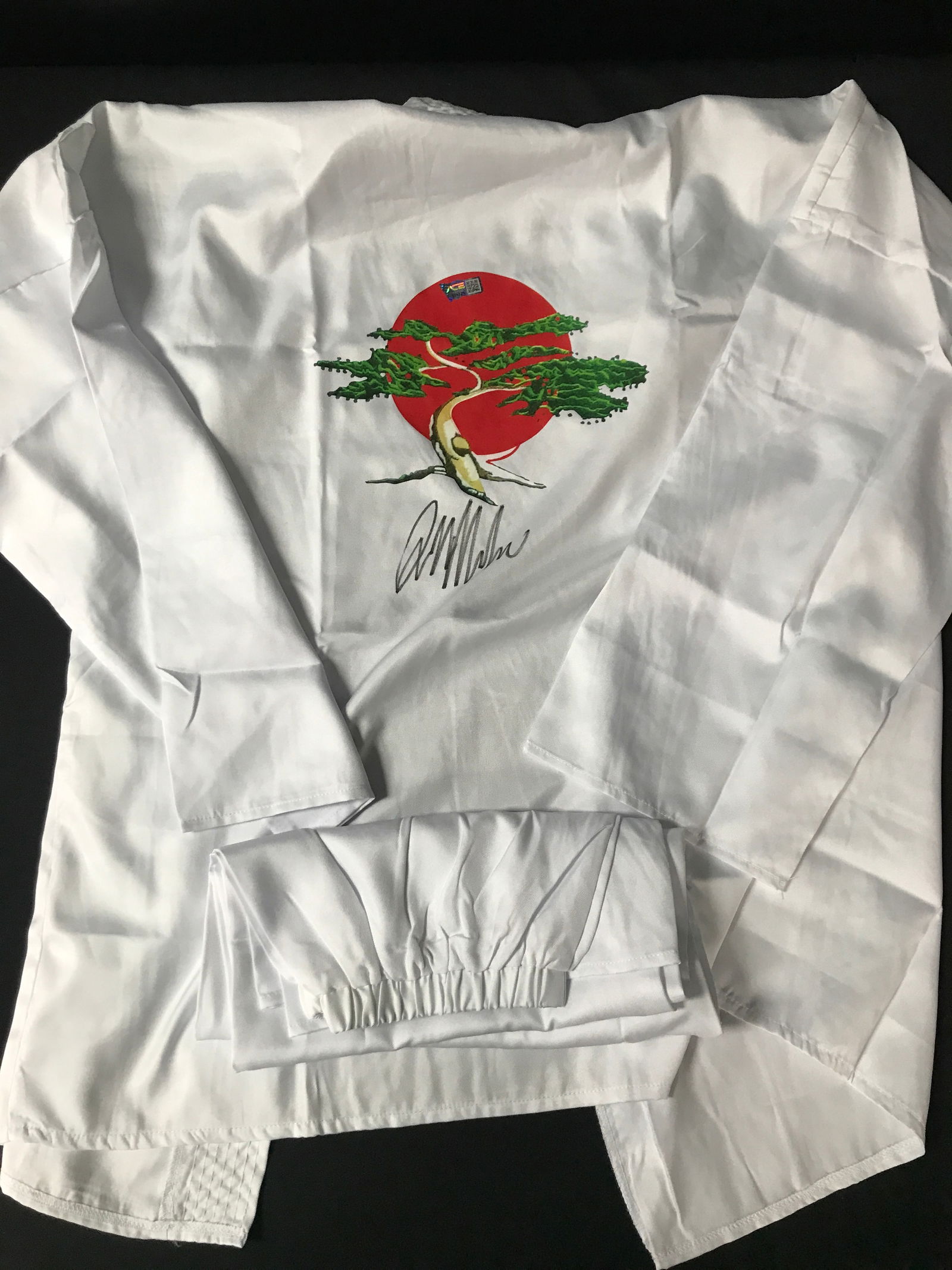 RALPH MACCHIO SIGNED KARATE OUTFIT - KB COA (1 of 2)