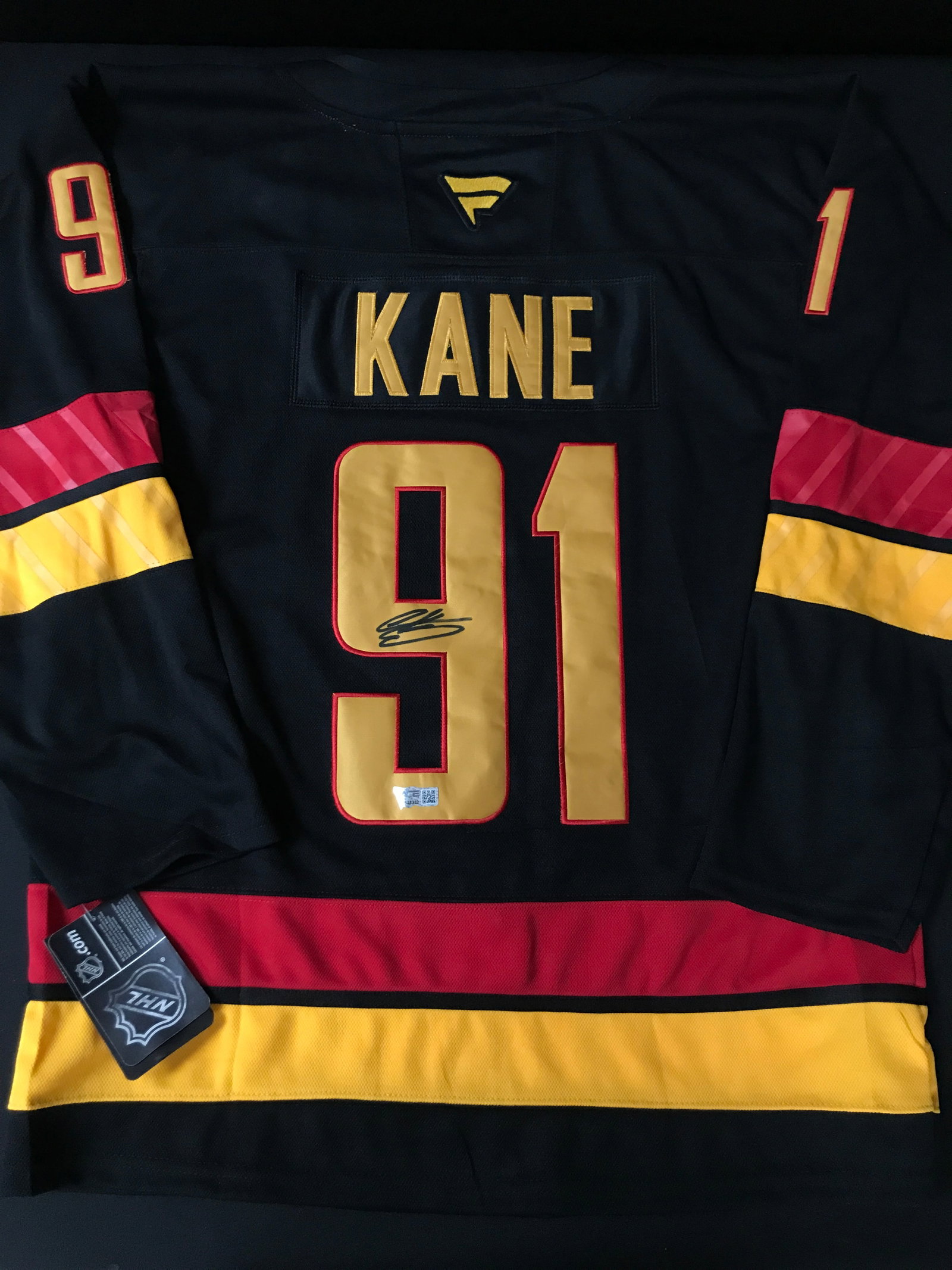 EVANDER KANE SIGNED VANCOUVER CANUCKS HOCKEY JERSEY - ACE COA: Prices are in Canadian dollars