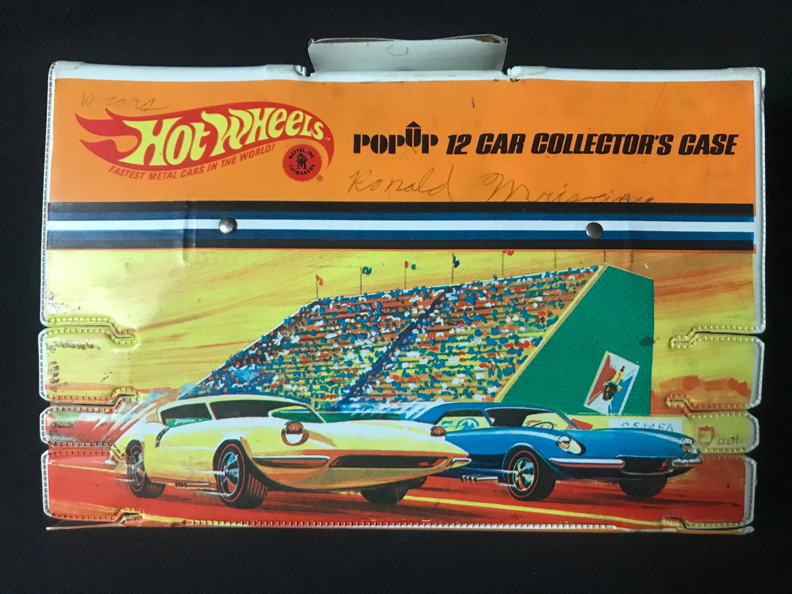 VINTAGE 1973 HOT WHEELS COLLECTOR CAR CASE: Prices are in Canadian dollars