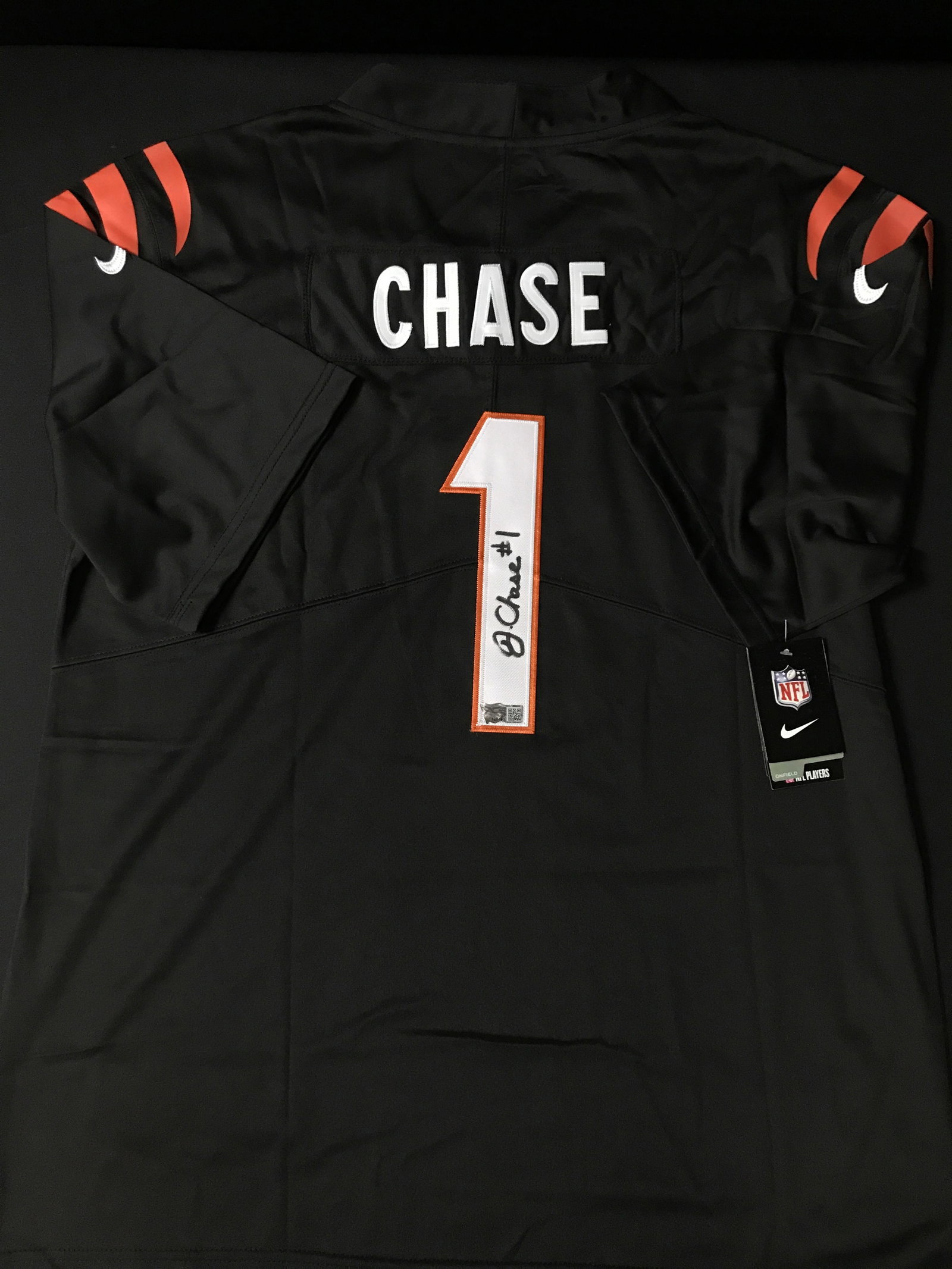 JAMAAR CHASE SIGNED CINCINATTI BENGALS JERSEY - ACE COA: Prices are in Canadian dollars