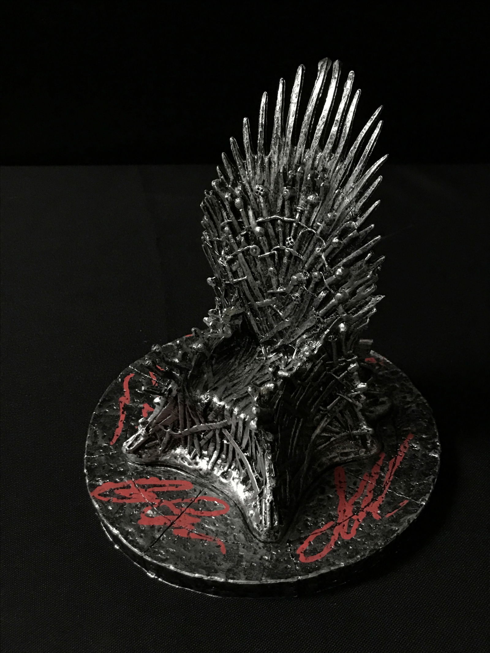 GAME OF THRONES MULTI SIGNED THRONE INCLUDING CLARKE AND DINKLAGE - KB COA (1 of 2)