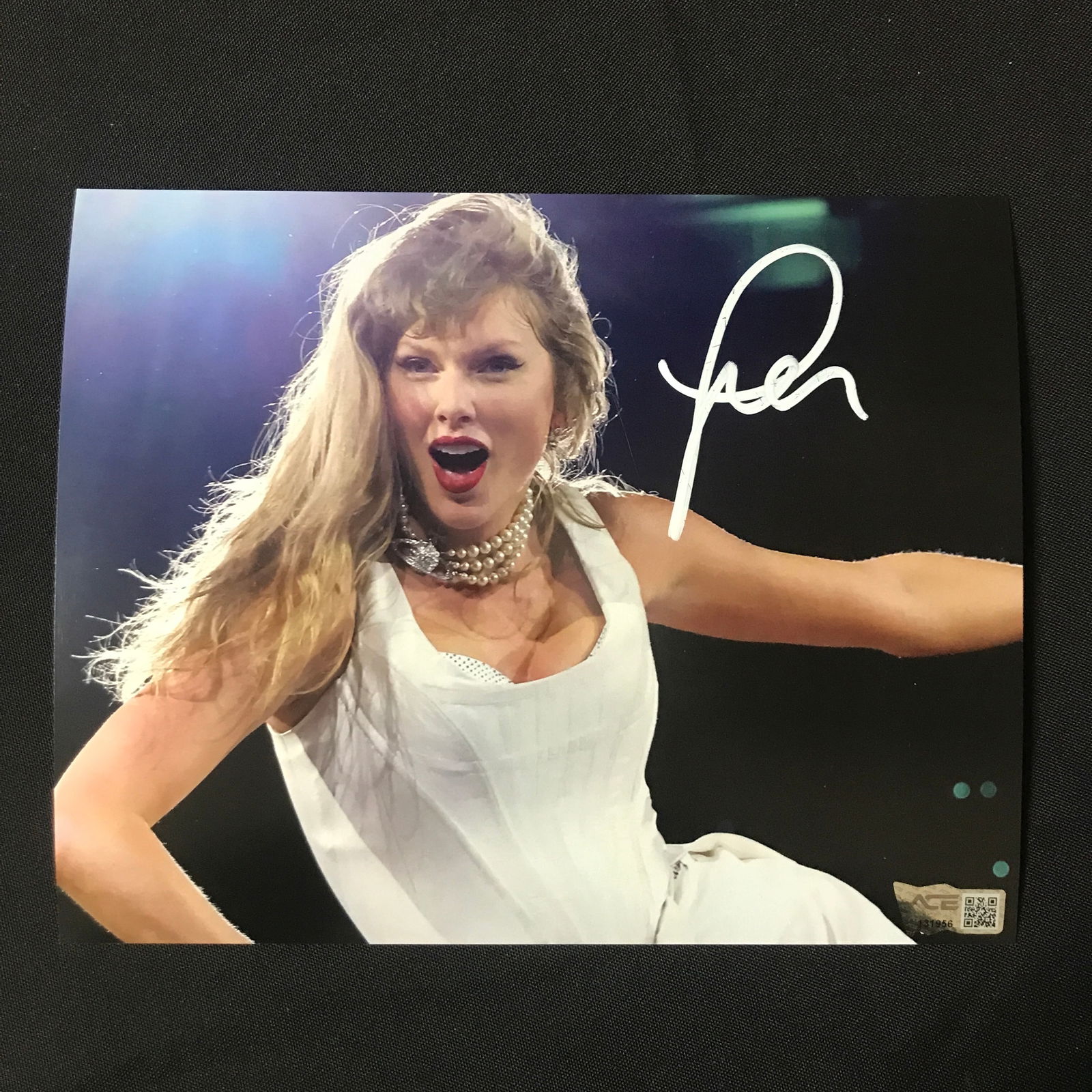 TAYLOR SWIFT SIGNED 8X10 - ACE COA (1 of 1)