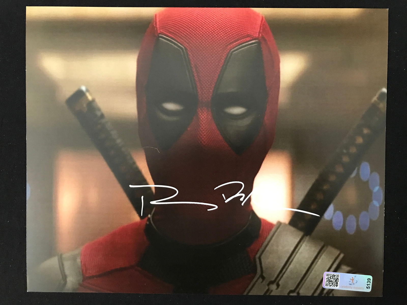 RYAN REYNOLDS SIGNED DEADPOOL 8 X 10   - CELEBRITY AUTHENTICSCOA (1 of 1)