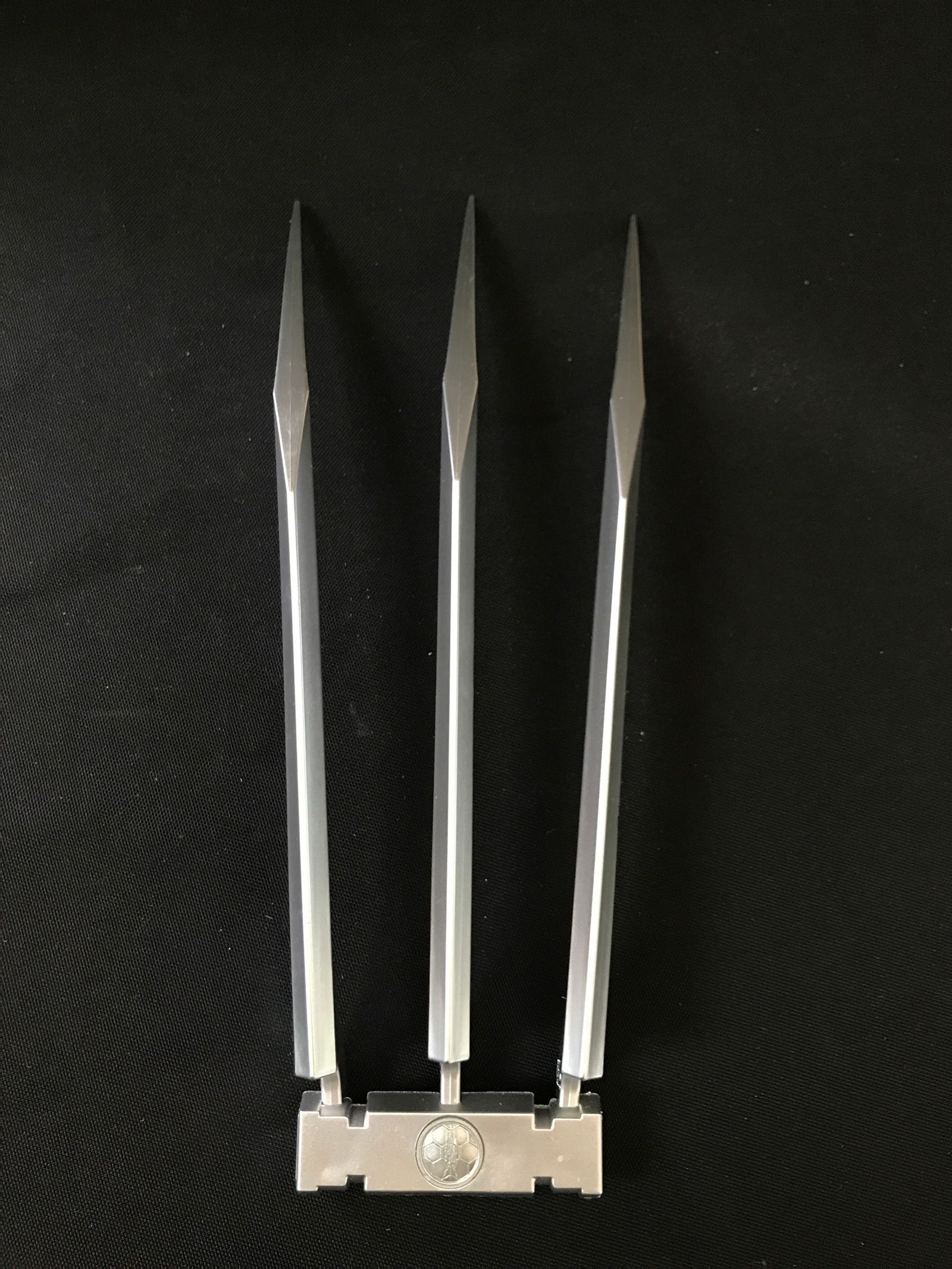 HUGH JACKMAN SIGNED WOLVERINE CLAW (KB COA) (1 of 3)