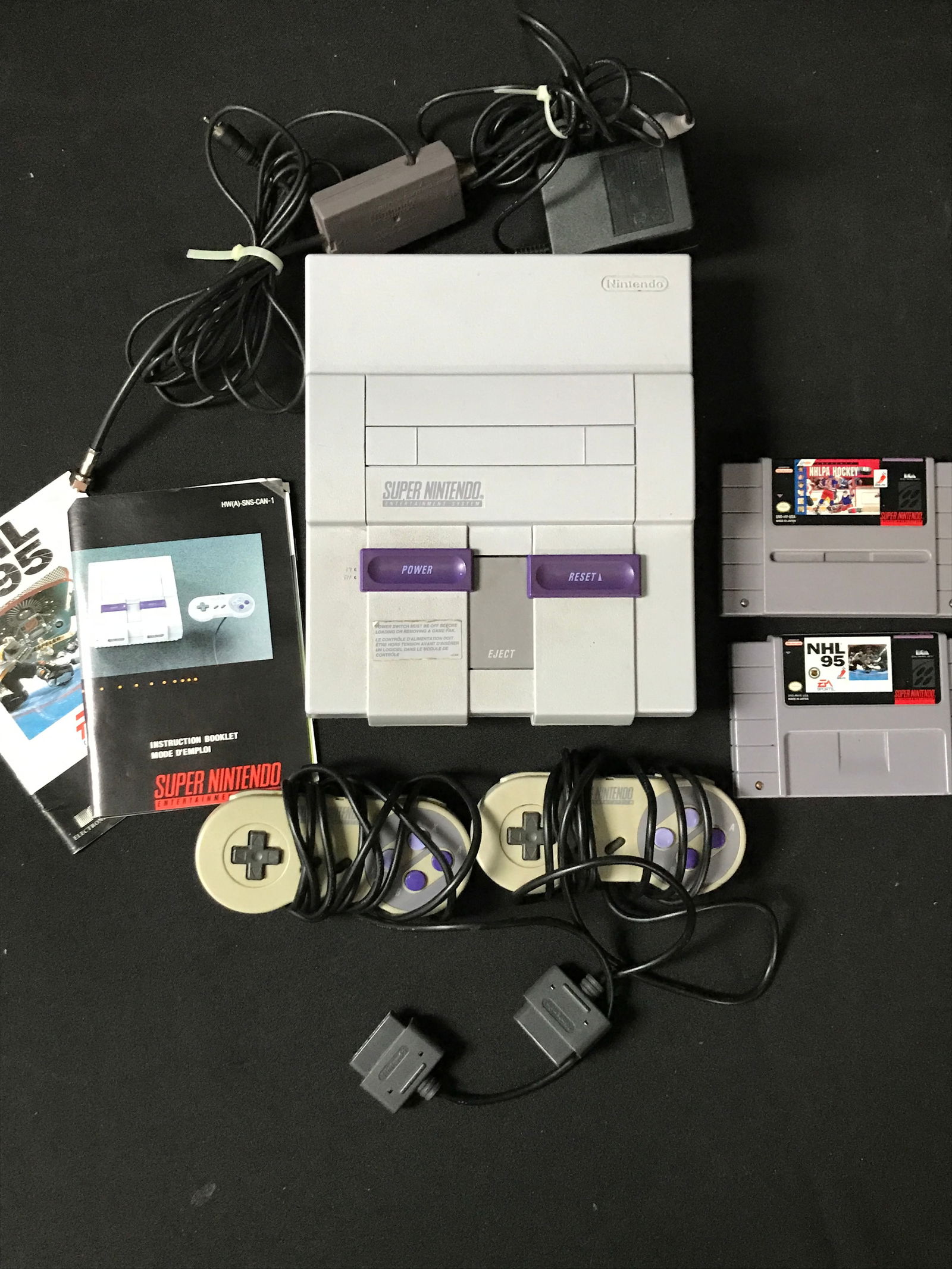 COMPLETE WORKING SUPER NINTENDO ENTERTAINMENT SYSTEM WITH GAMES (1 of 3)