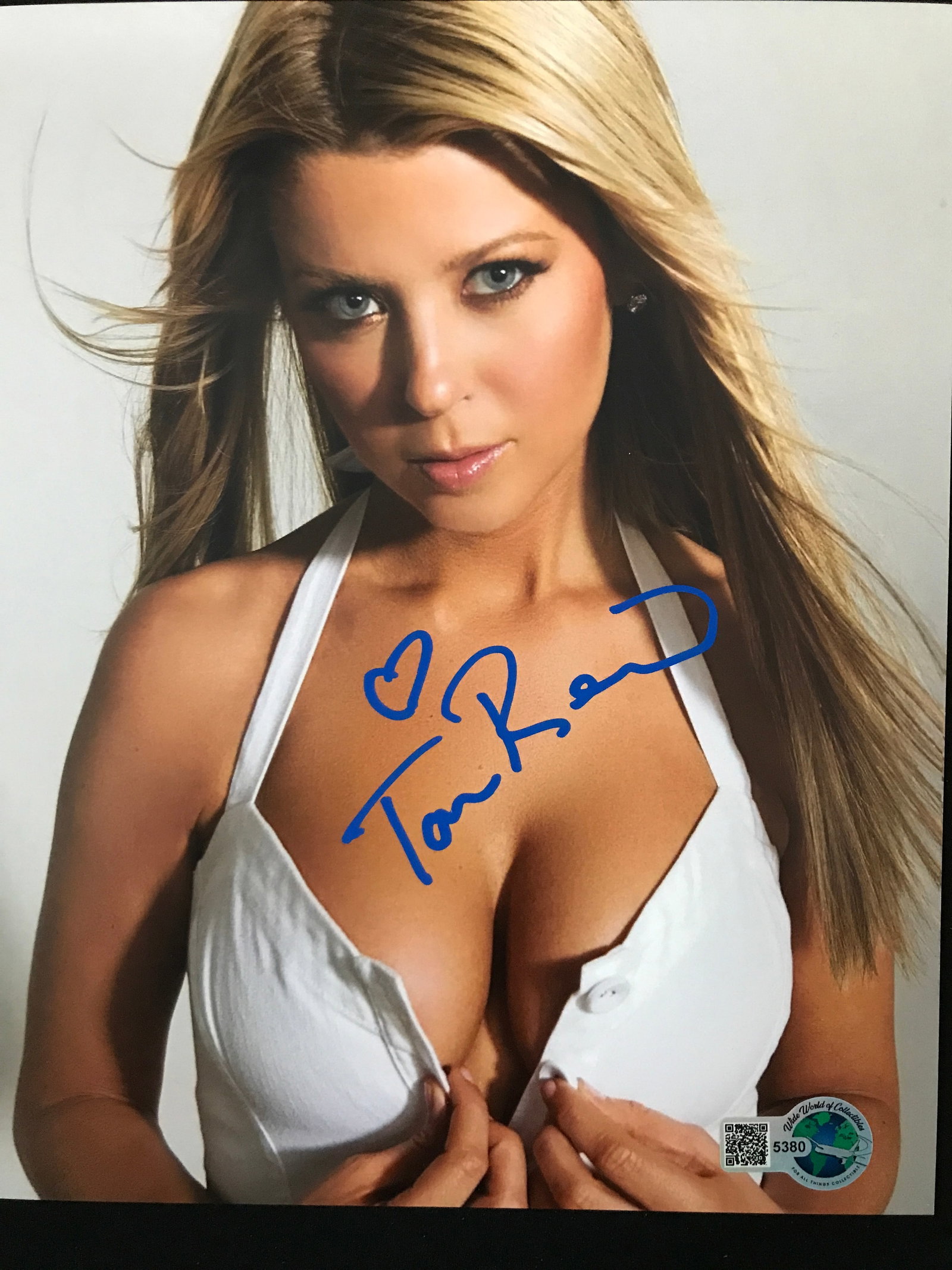 TARA REID SIGNED 8X10 - WWOC COA: Prices are in Canadian dollars
