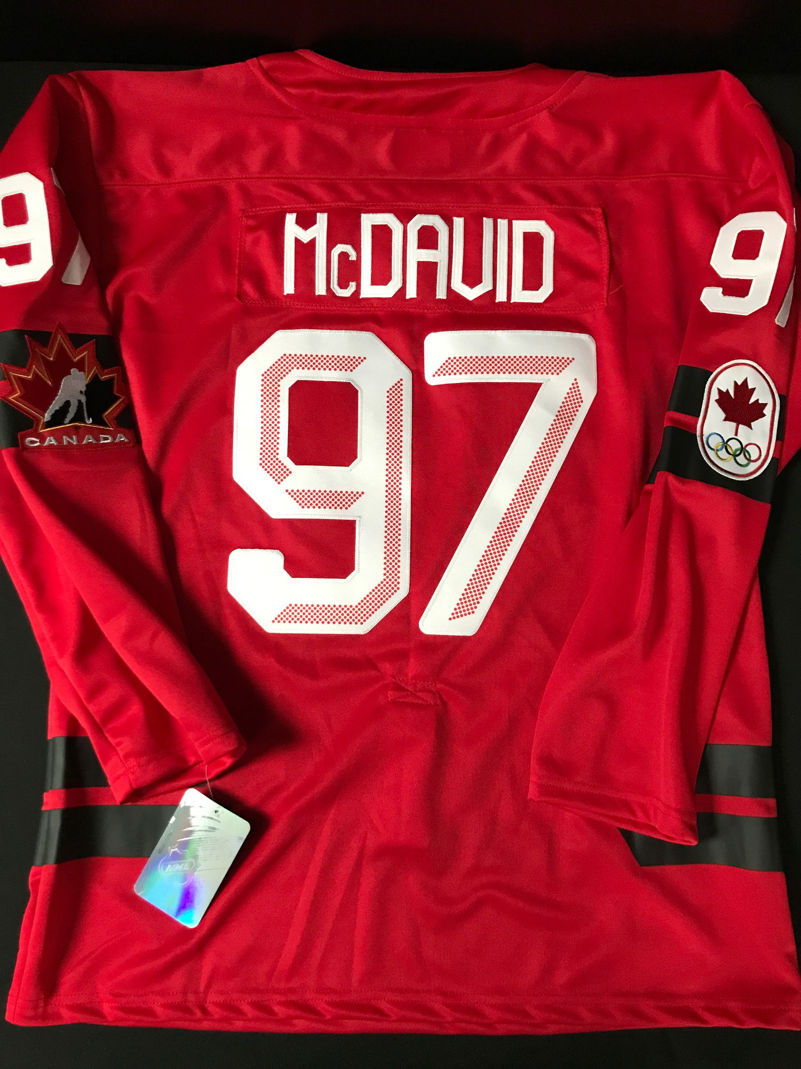 CONNOR MCDAVID 2026 TEAM CANADA HOCKEY JERSEY (1 of 2)