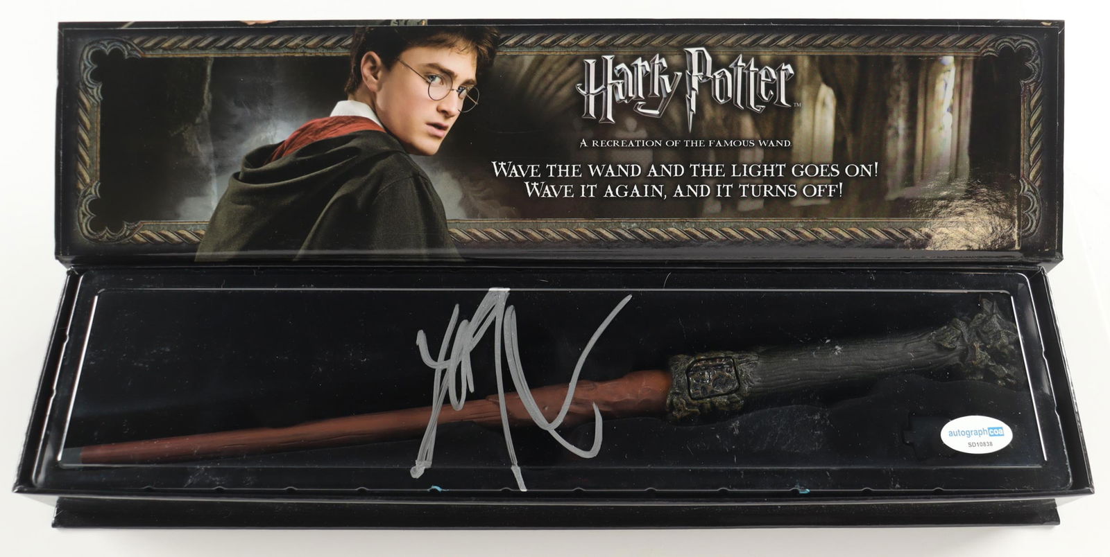 DANIEL RADCLIFFE SIGNED Harry Potter WAND IN DISPLAY CASE - ACOA COA (1 of 2)