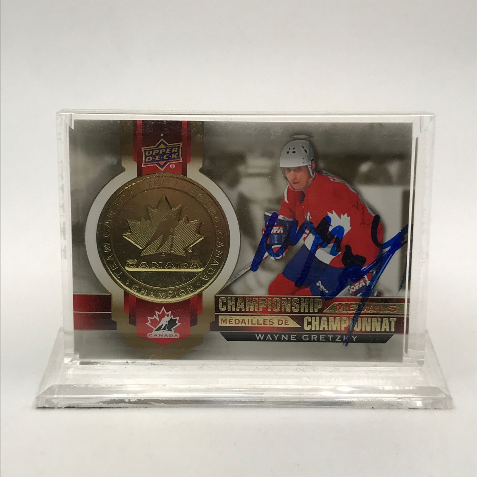 WAYNE GRETZKY SIGNED HOCKEY TRADING CARD (1 of 2)