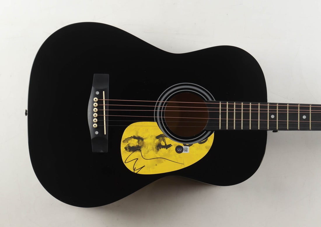 ED SHEERAN SIGNED ACOUSTIC GUITAR - BECKETT COA (1 of 3)
