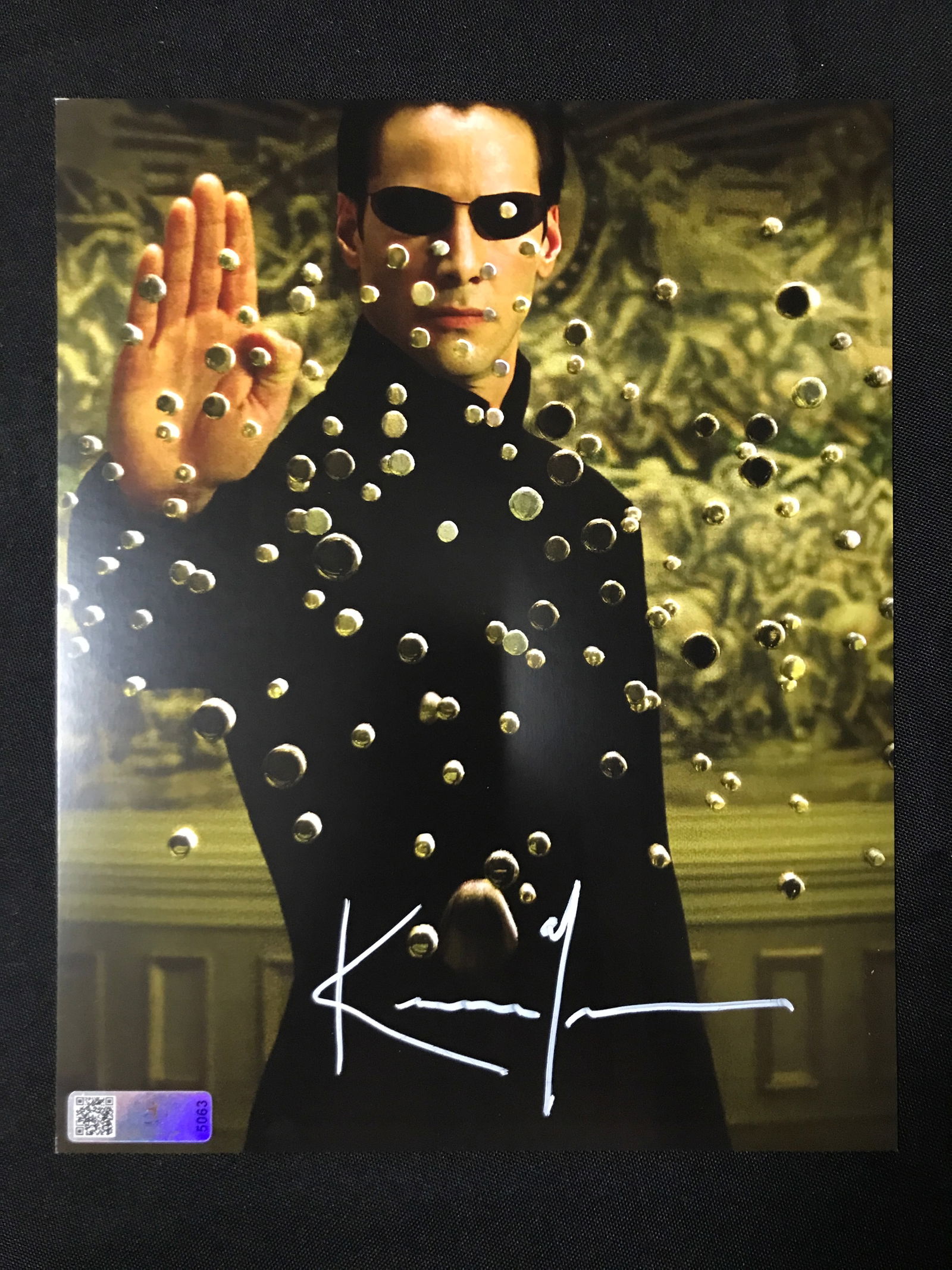 KEANU REEEVS SIGNED MATRIX 8X10 - CELEBRITY COA (1 of 1)
