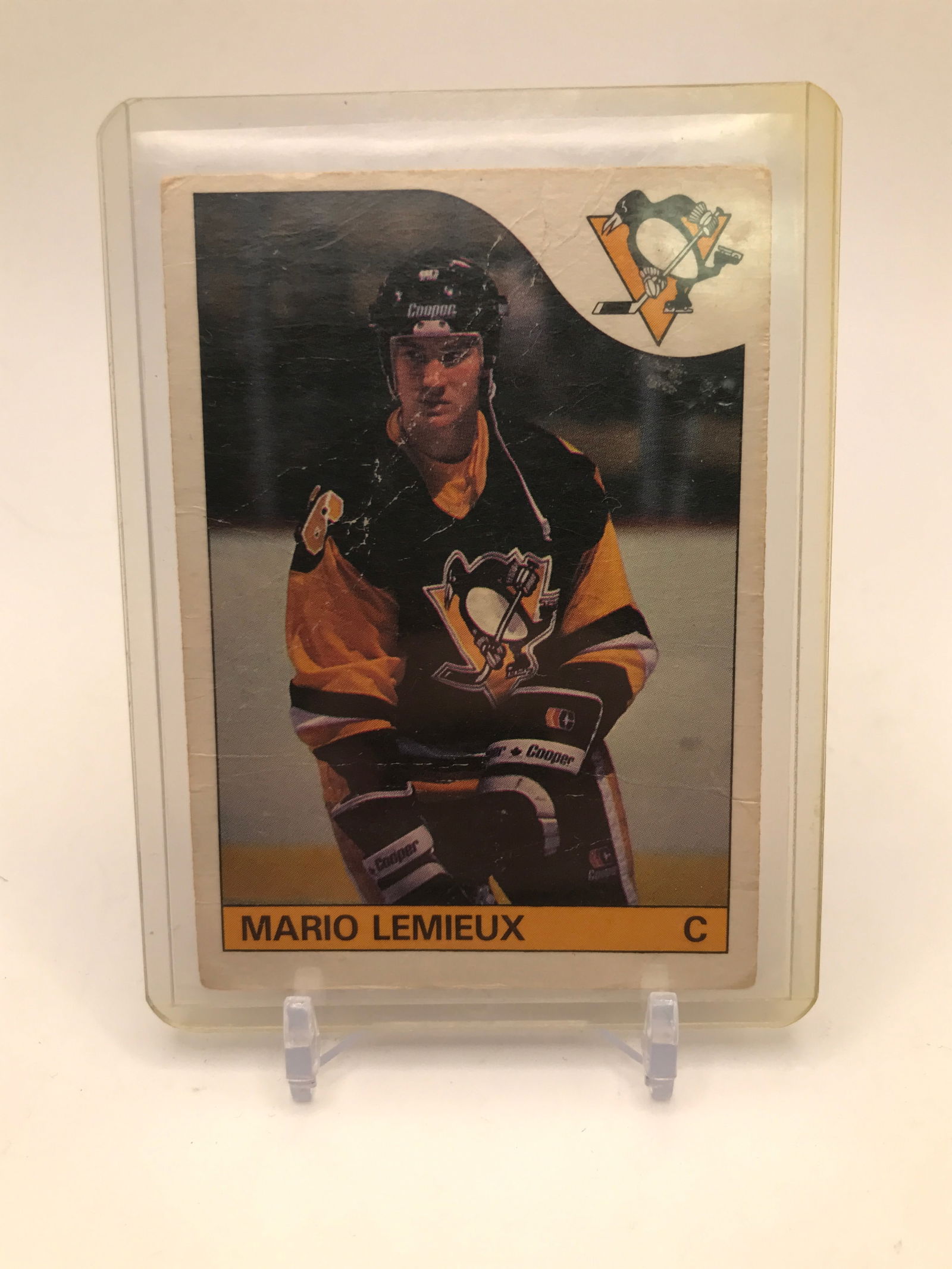1985 OPC MARIO LEMIEUX ROOKIE TRADING CARD (1 of 2)