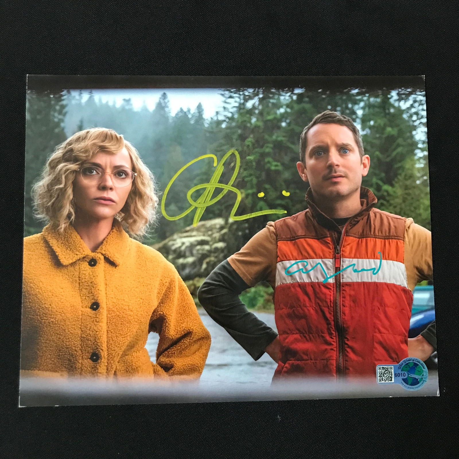 CHRISTINA RICCI AND ELIJAH WOOD DUAL SIGNED YELLOW JACKETS 8X10 - WWOC COA: Prices are in Canadian dollars