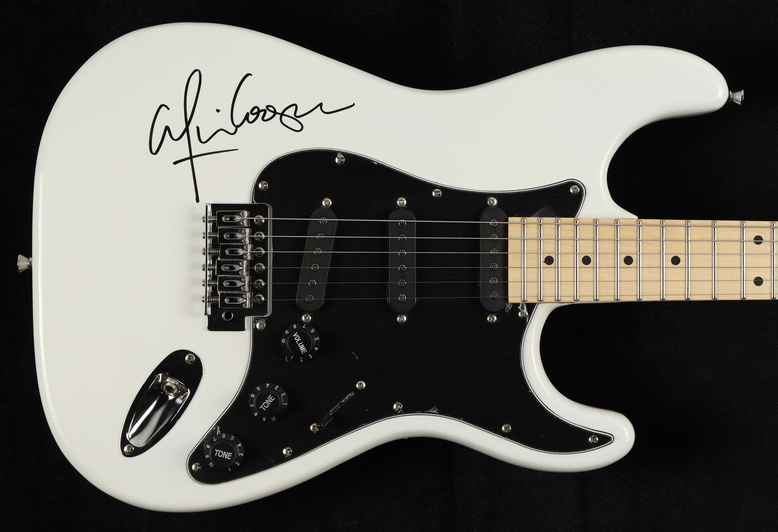 ALICE COOPER SIGNED GUITAR - BECKETT COA (1 of 4)