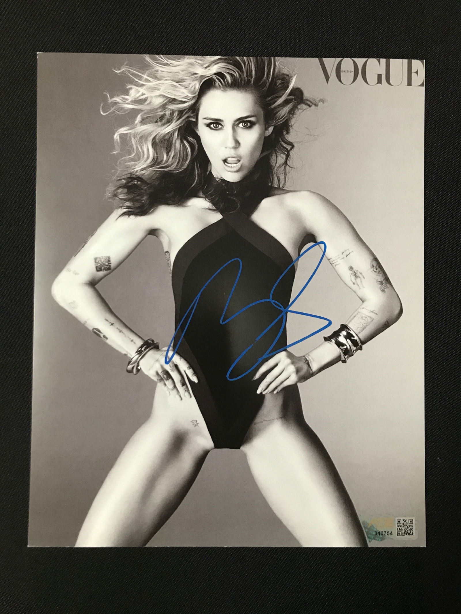 MILEY CYRUS SIGNED 8X10 - ACE COA: Prices are in Canadian dollars