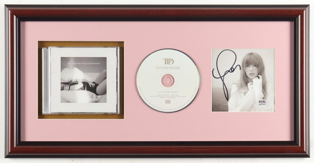TAYLOR SWIFT SIGNED AND FRAMED PRESENTION PIECE - PSA COA (1 of 1)