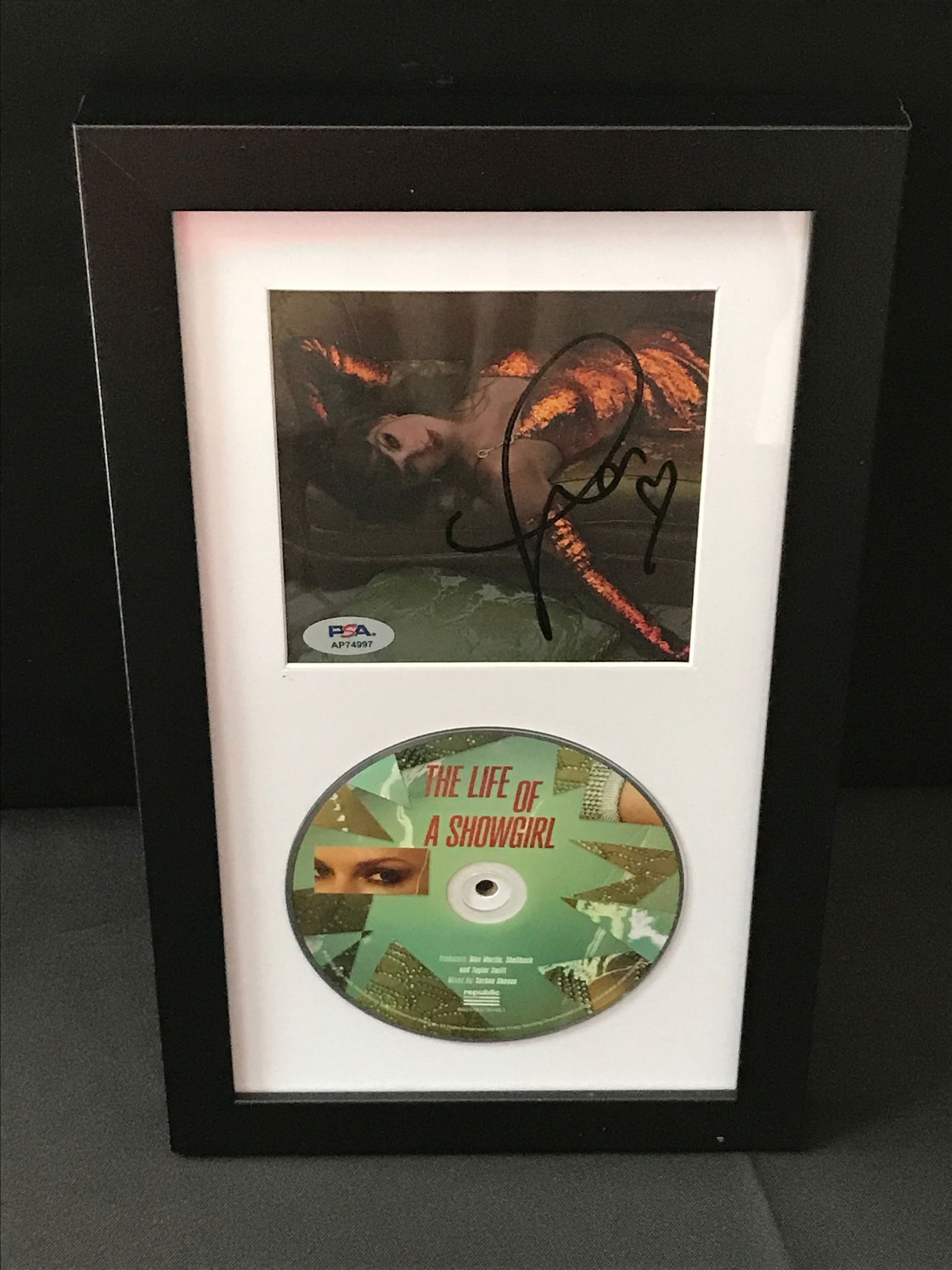 TAYLOR SWift SIGNED AND FRAMED CD SLEEVE PRESENTATION PIECE - PSA COA (1 of 2)