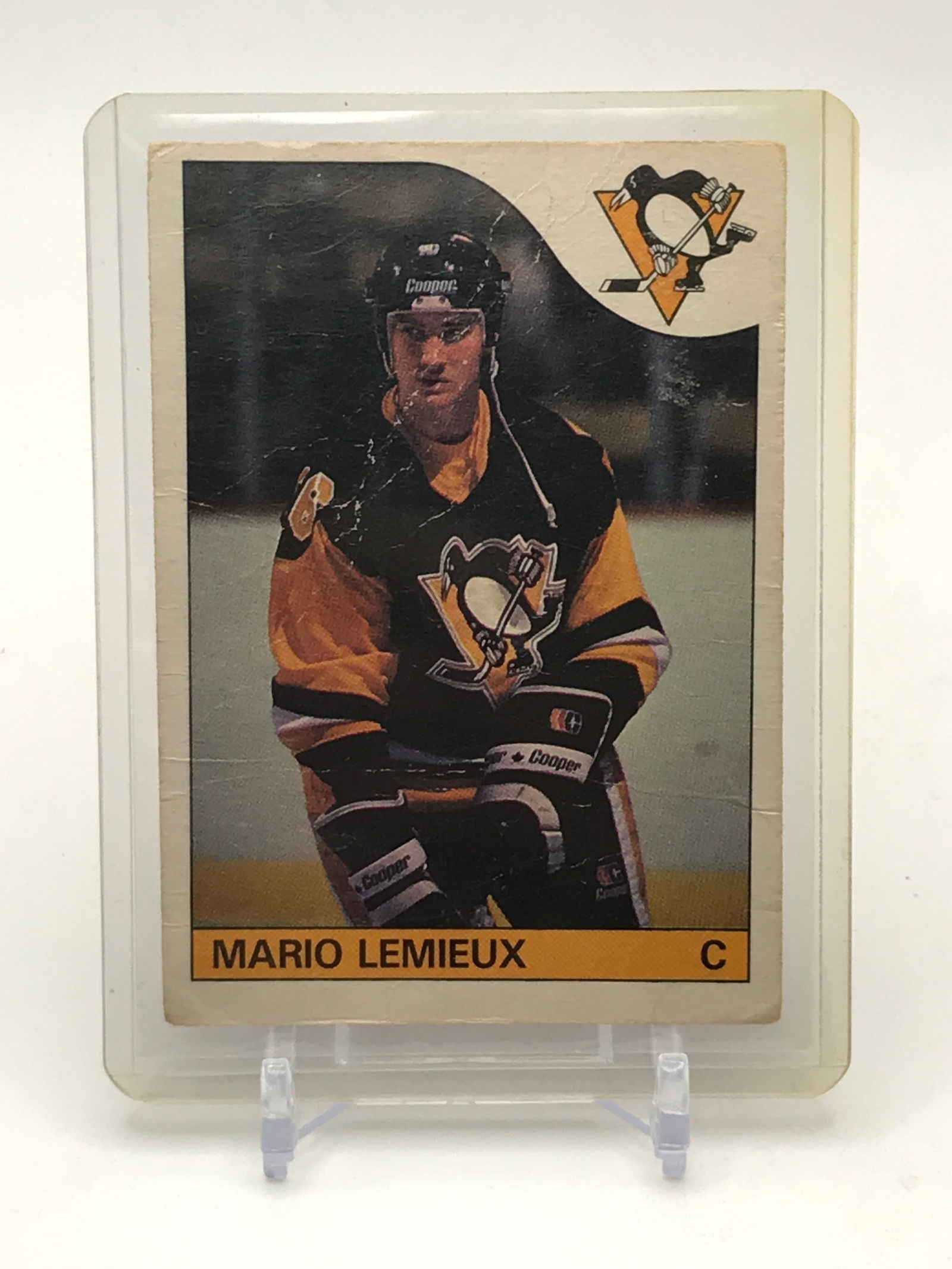1985 OPC MARIO LEMIEUX ROOKIE TRADING CARD (1 of 2)