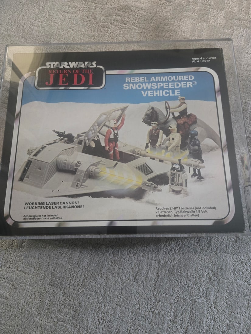 AFA 85 GRADED Star Wars RETURN OF THE JEDI REBEL ARMOURED SNOWSPEEDER VEHICLE IN ORIGINAL PACKAGING (1 of 2)