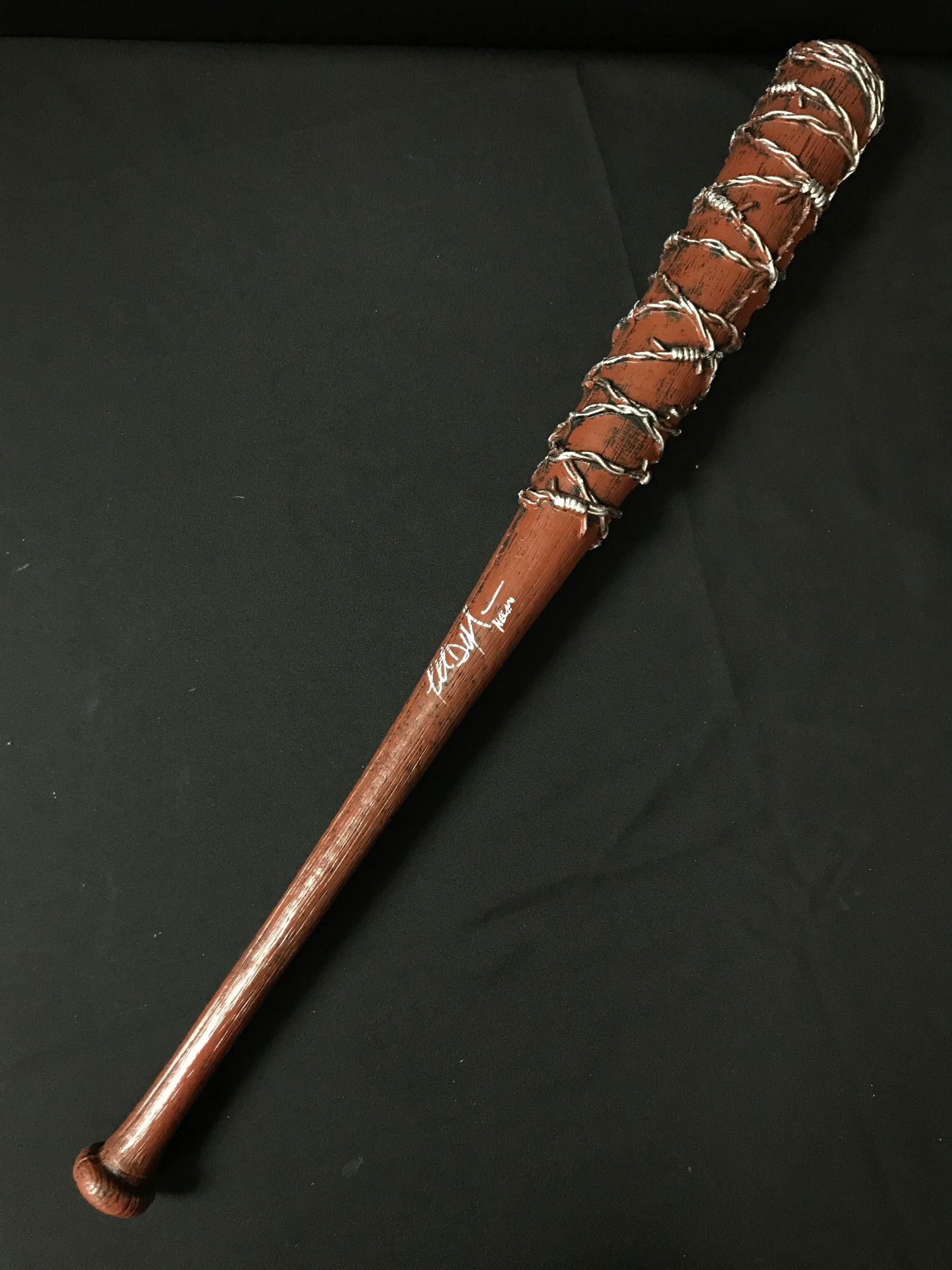 JEFFREY DEAN MORGAN SIGNED WALKING DEAD BAT - KB COA (1 of 2)