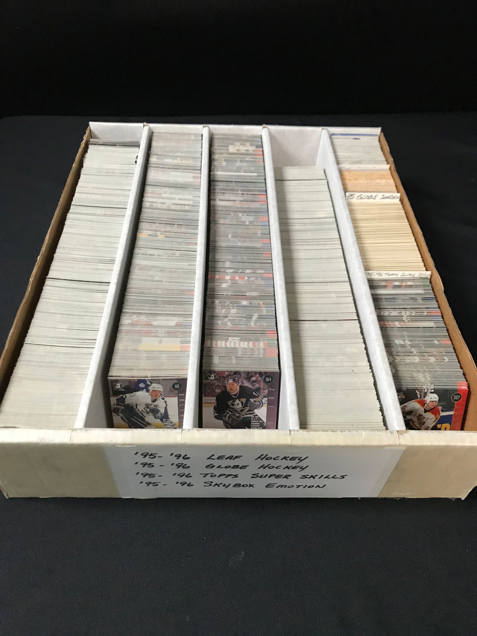 5000 COUNT OF VARIOUS HOCKEY CARDS (1 of 1)